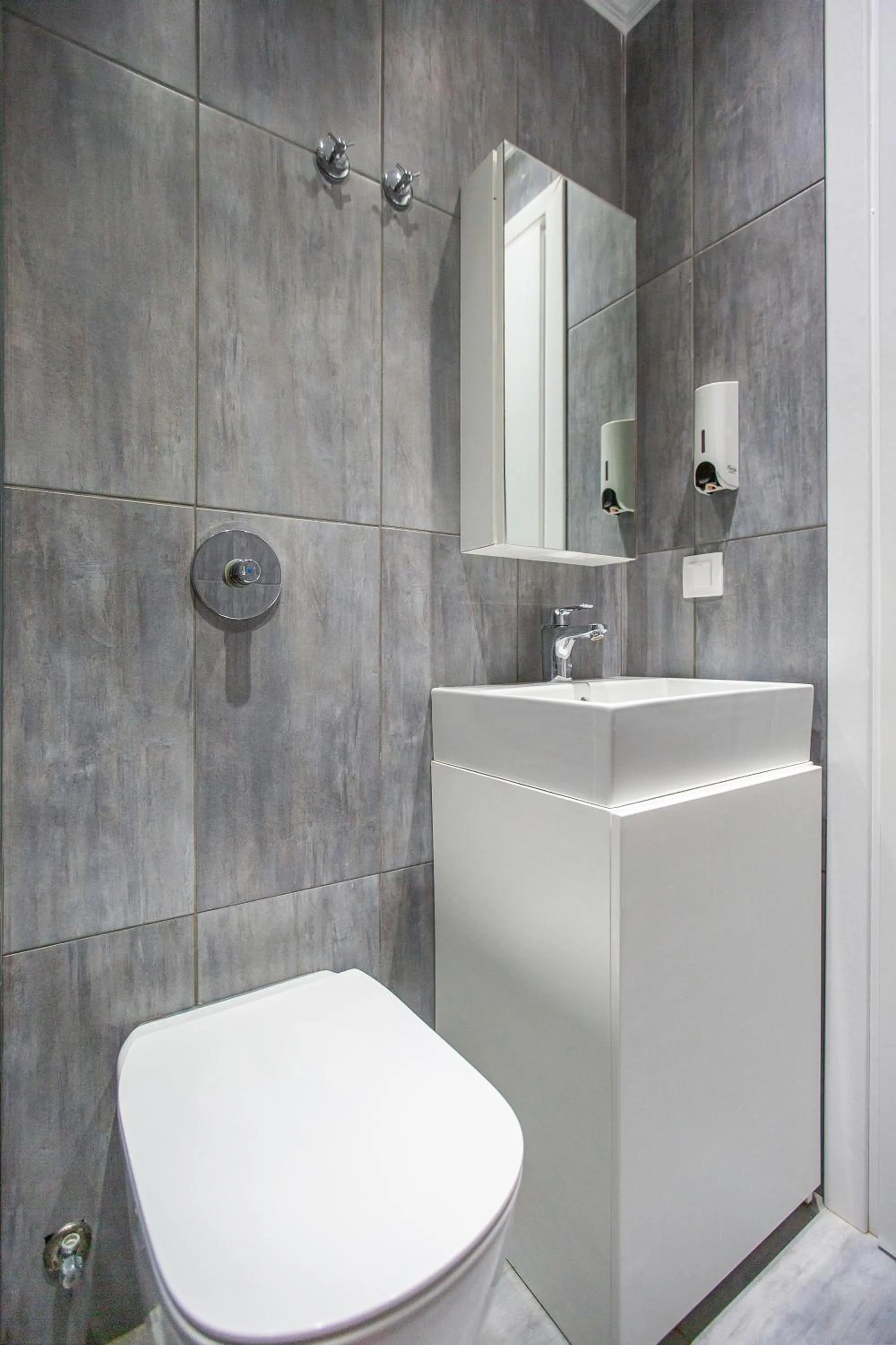 Bathroom in Hermes Hotel