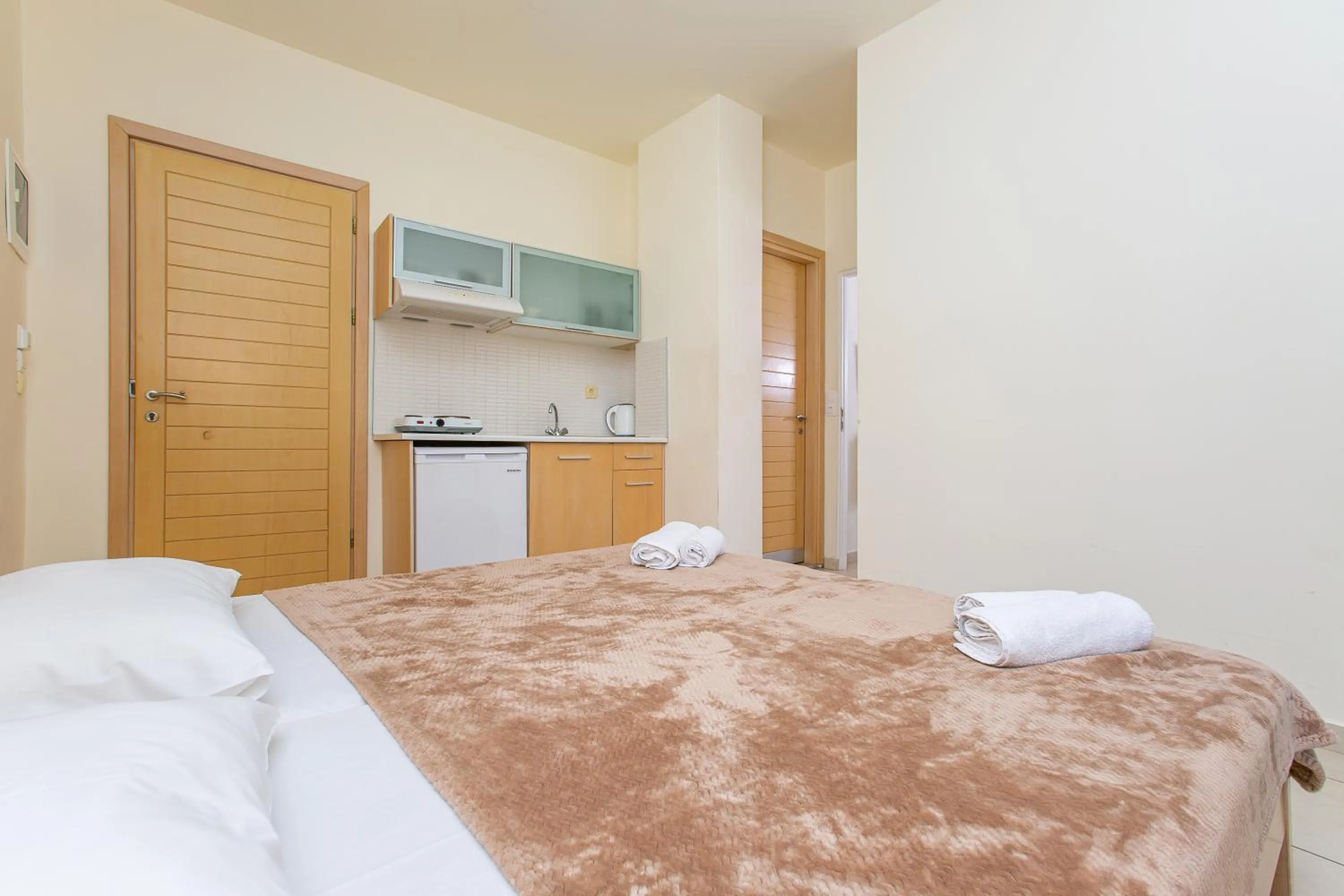 Kitchen or kitchenette, Bed in Hermes Hotel