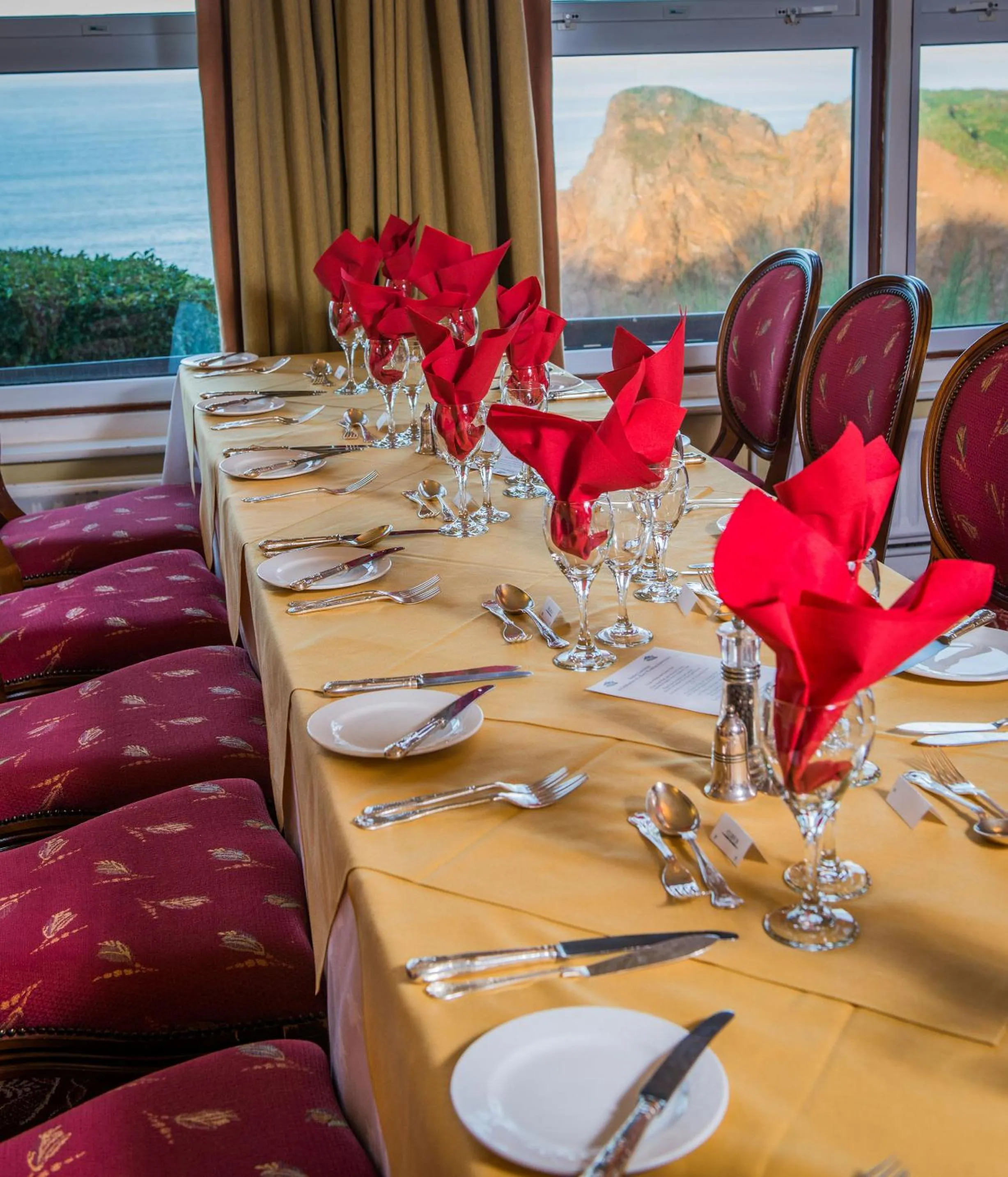 Restaurant/places to eat in The Cottage Hotel