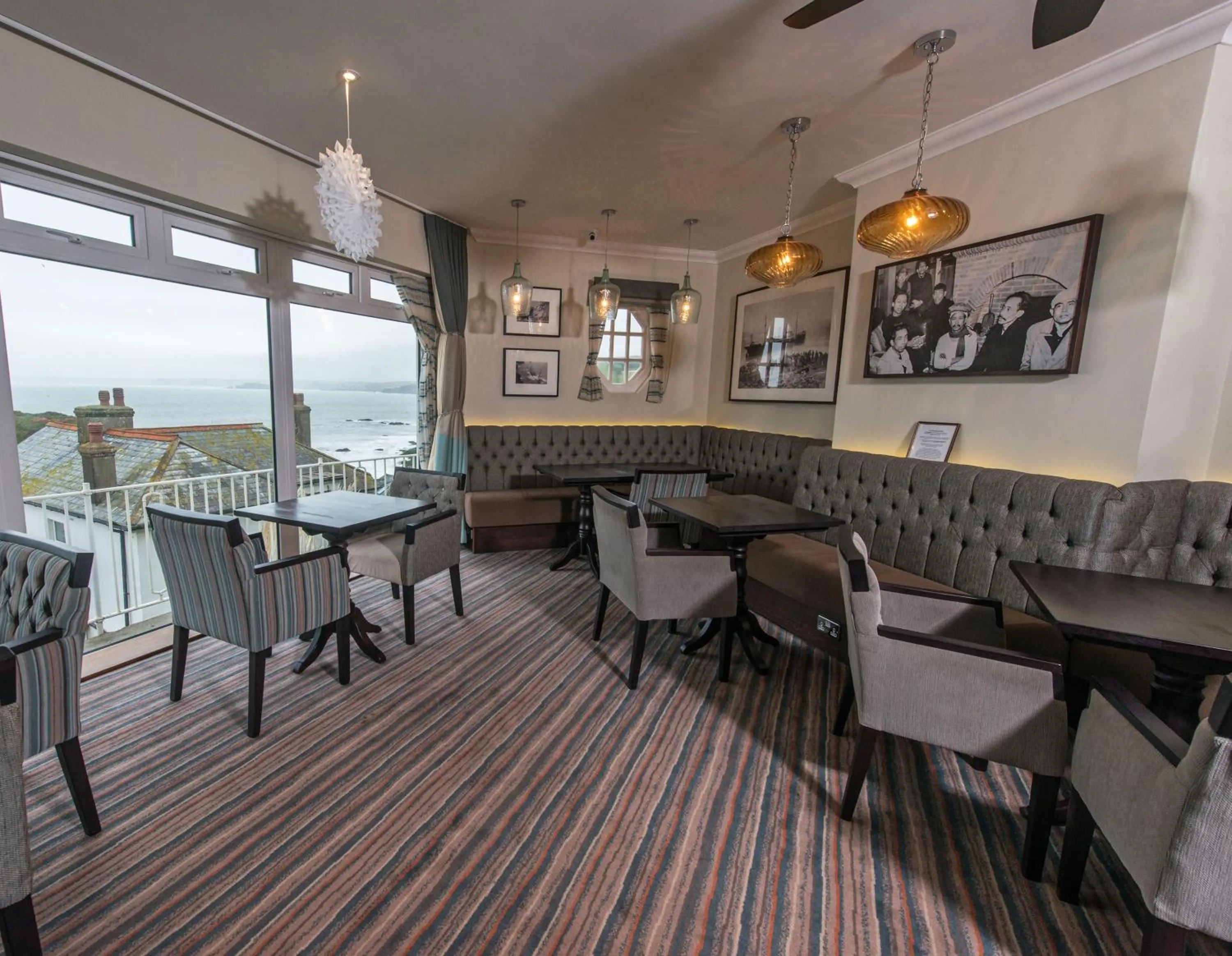 Lounge or bar in The Cottage Hotel