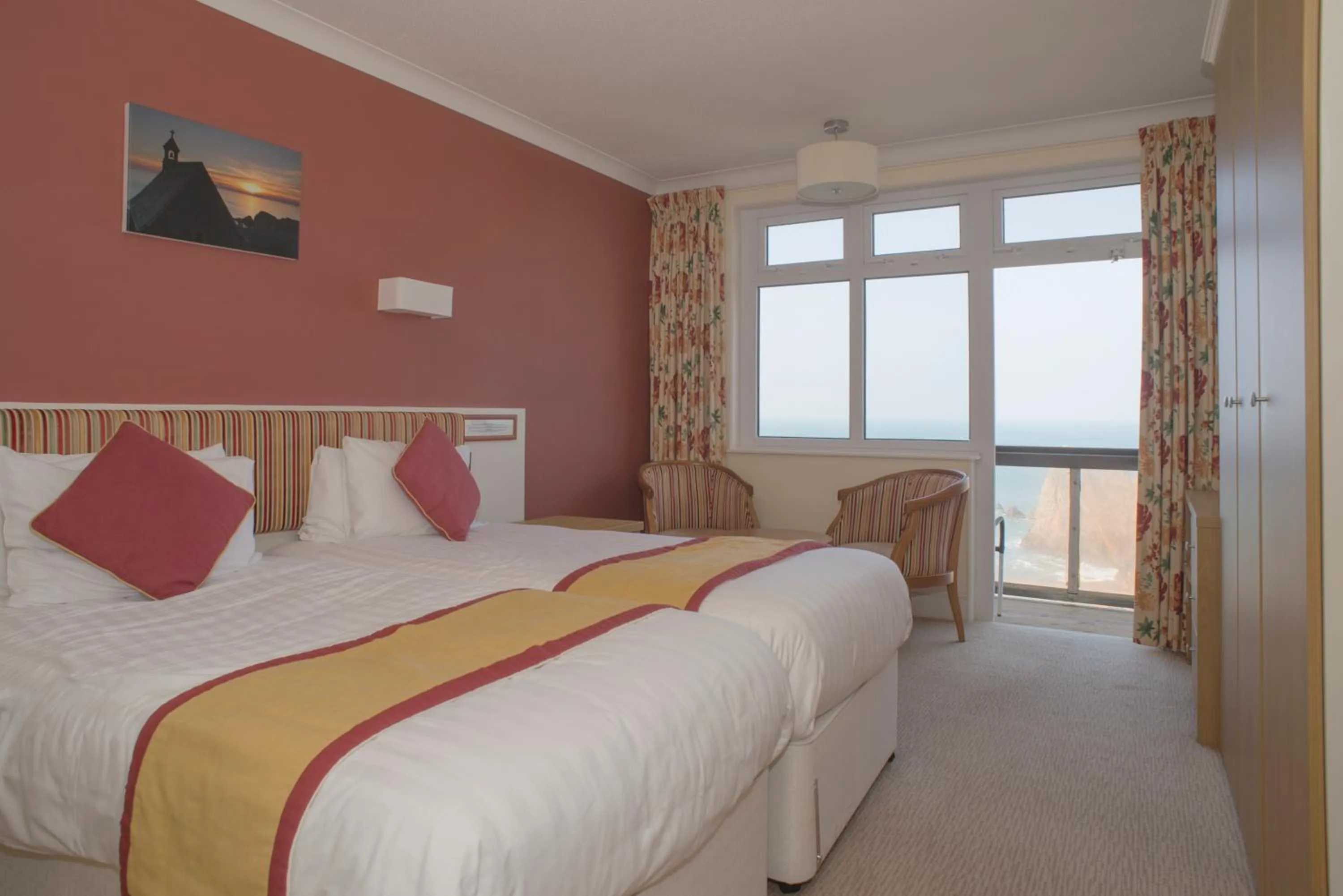 Property building, Bed in The Cottage Hotel