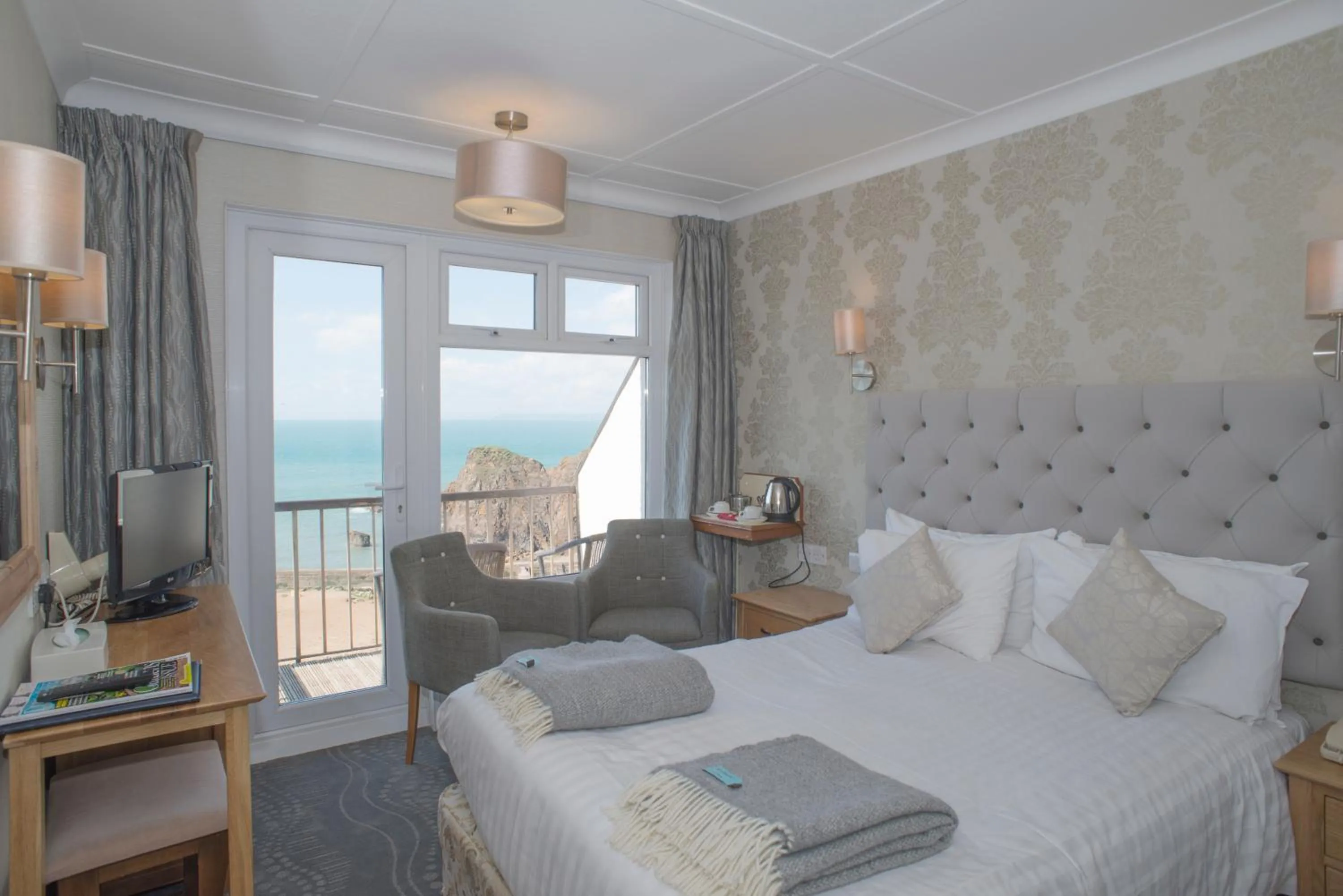 Property building, Bed in The Cottage Hotel