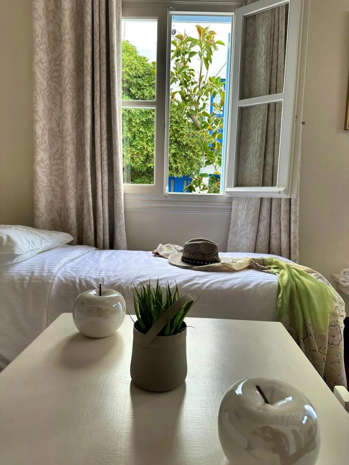 Bed in Le Coq Apartments