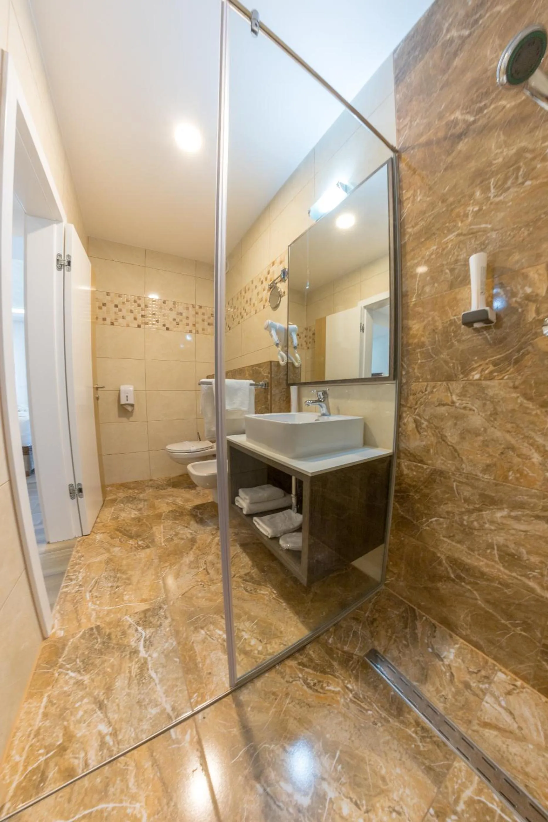 Bathroom in Hotel Rekic