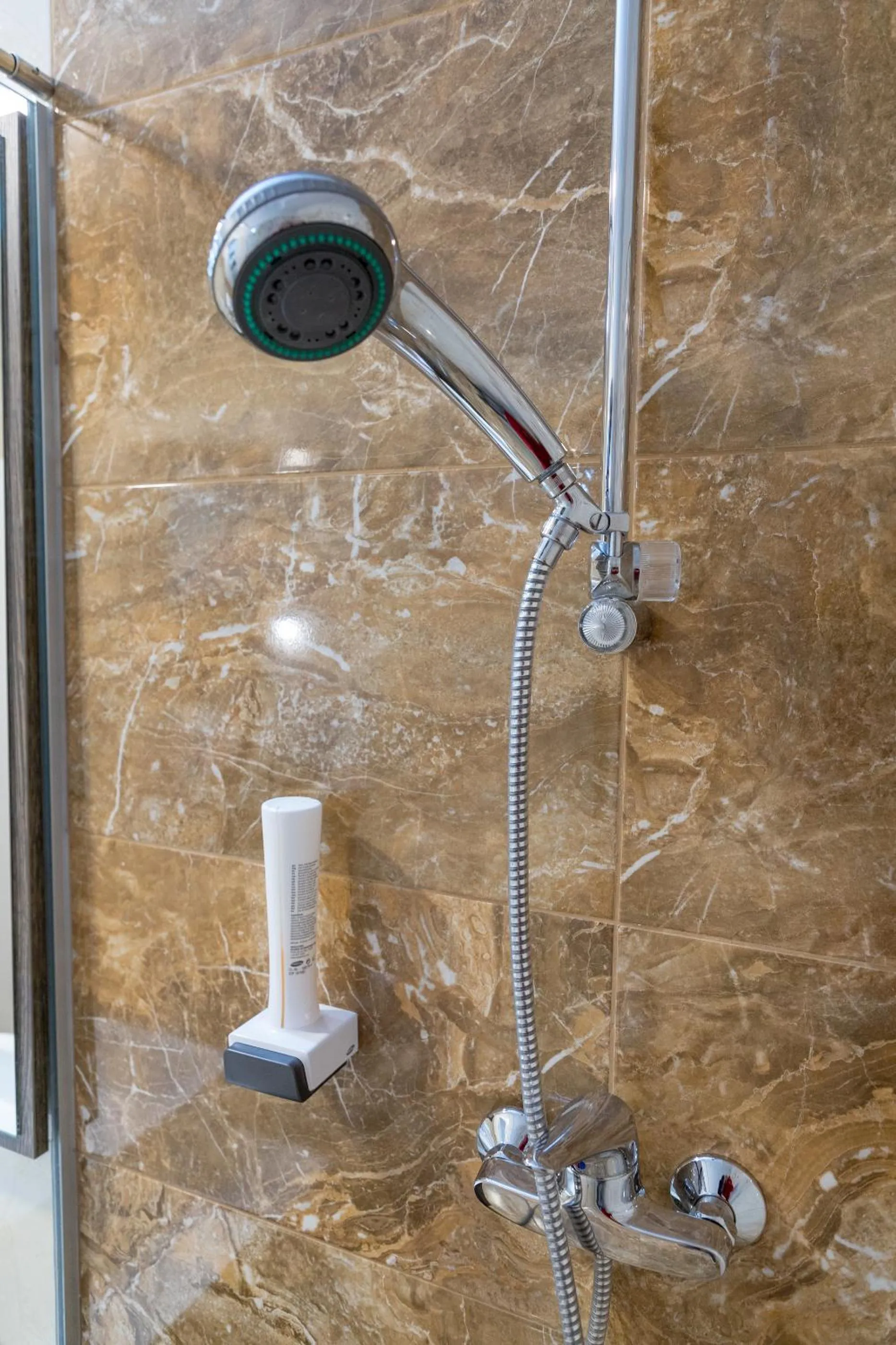 Shower in Hotel Rekic