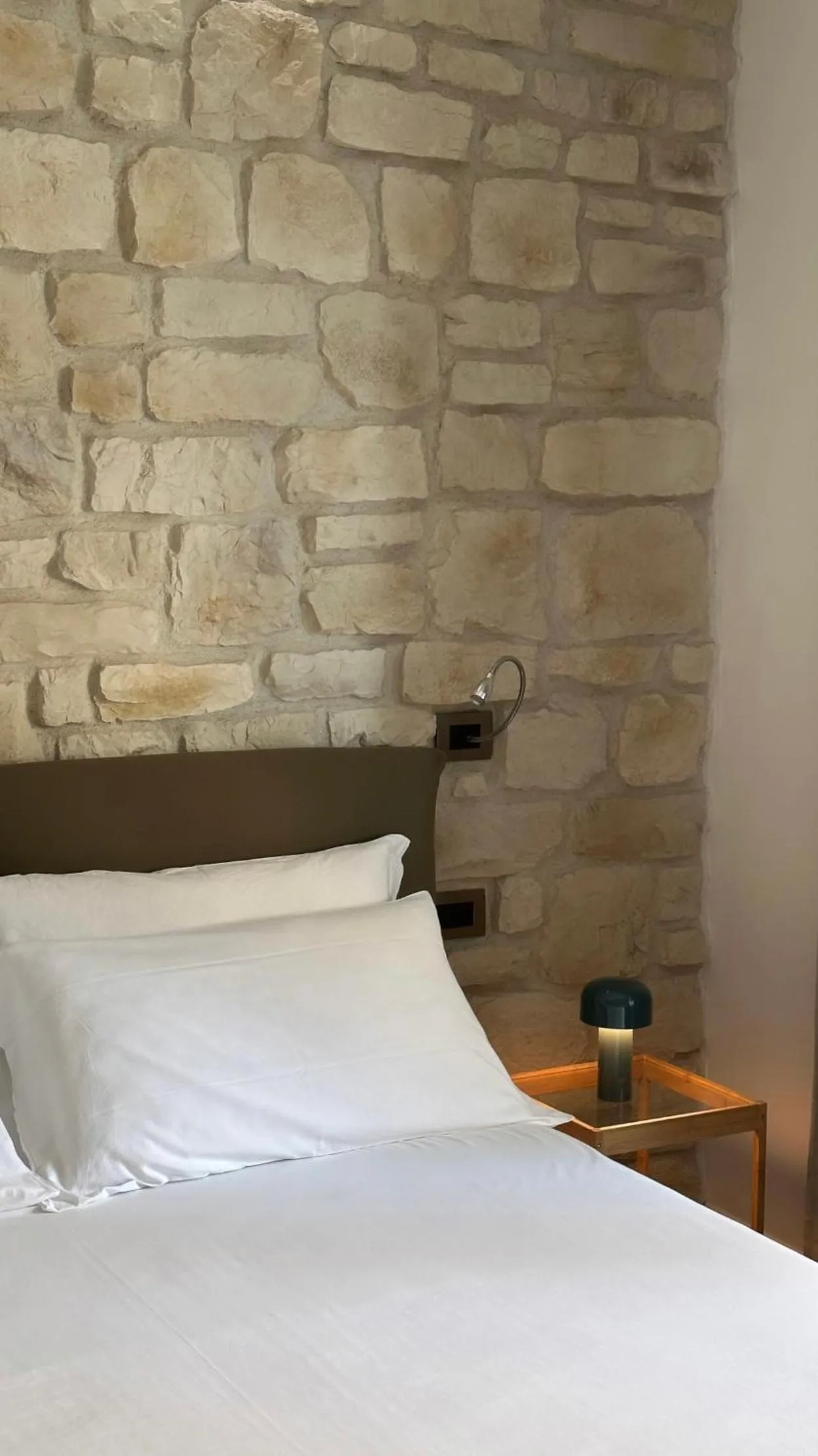 Olivia Rooms Teocrito