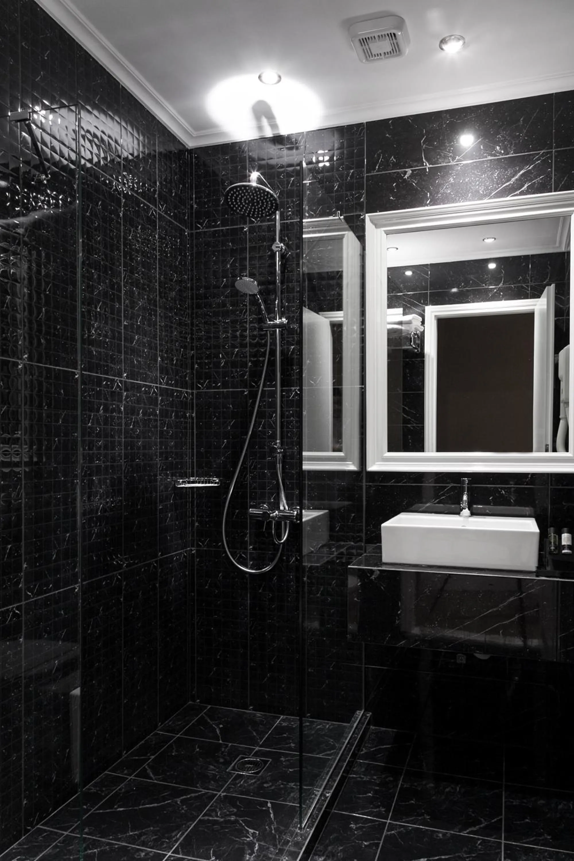 Shower in Anaktorikon Boutique Hotel
