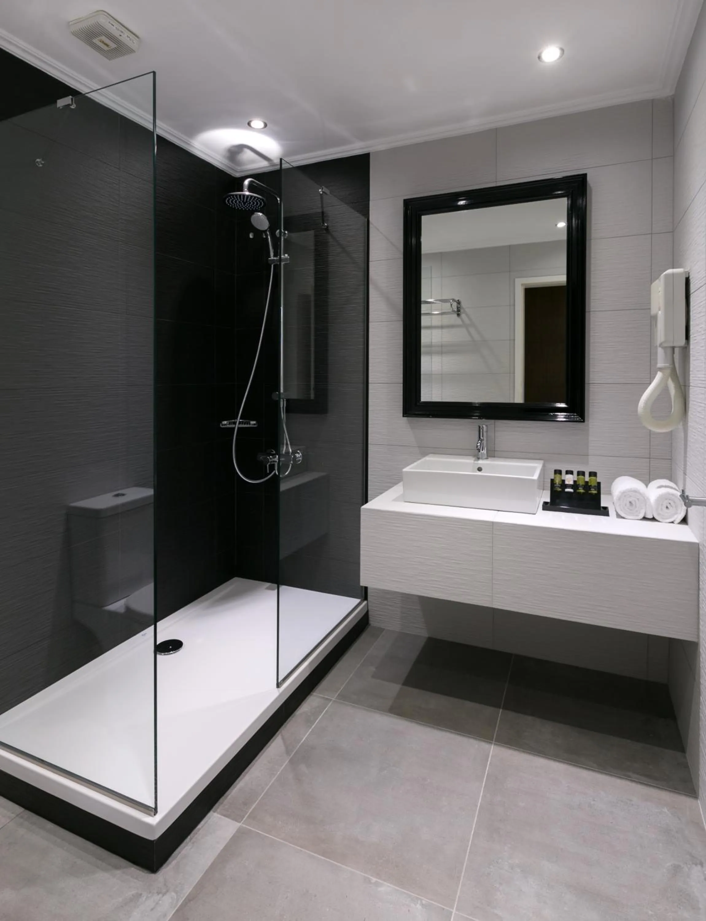 Shower in Anaktorikon Boutique Hotel