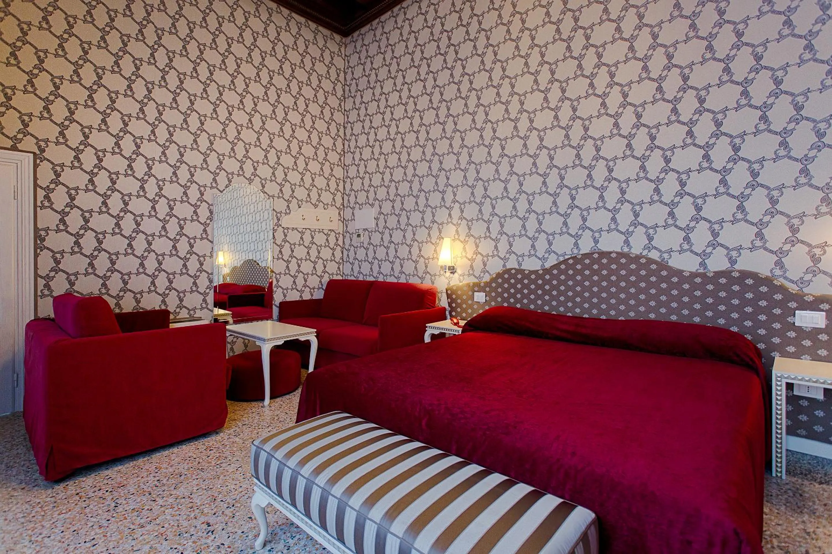 Photo of the whole room, Bed in Hotel Ca' Nobile Corner