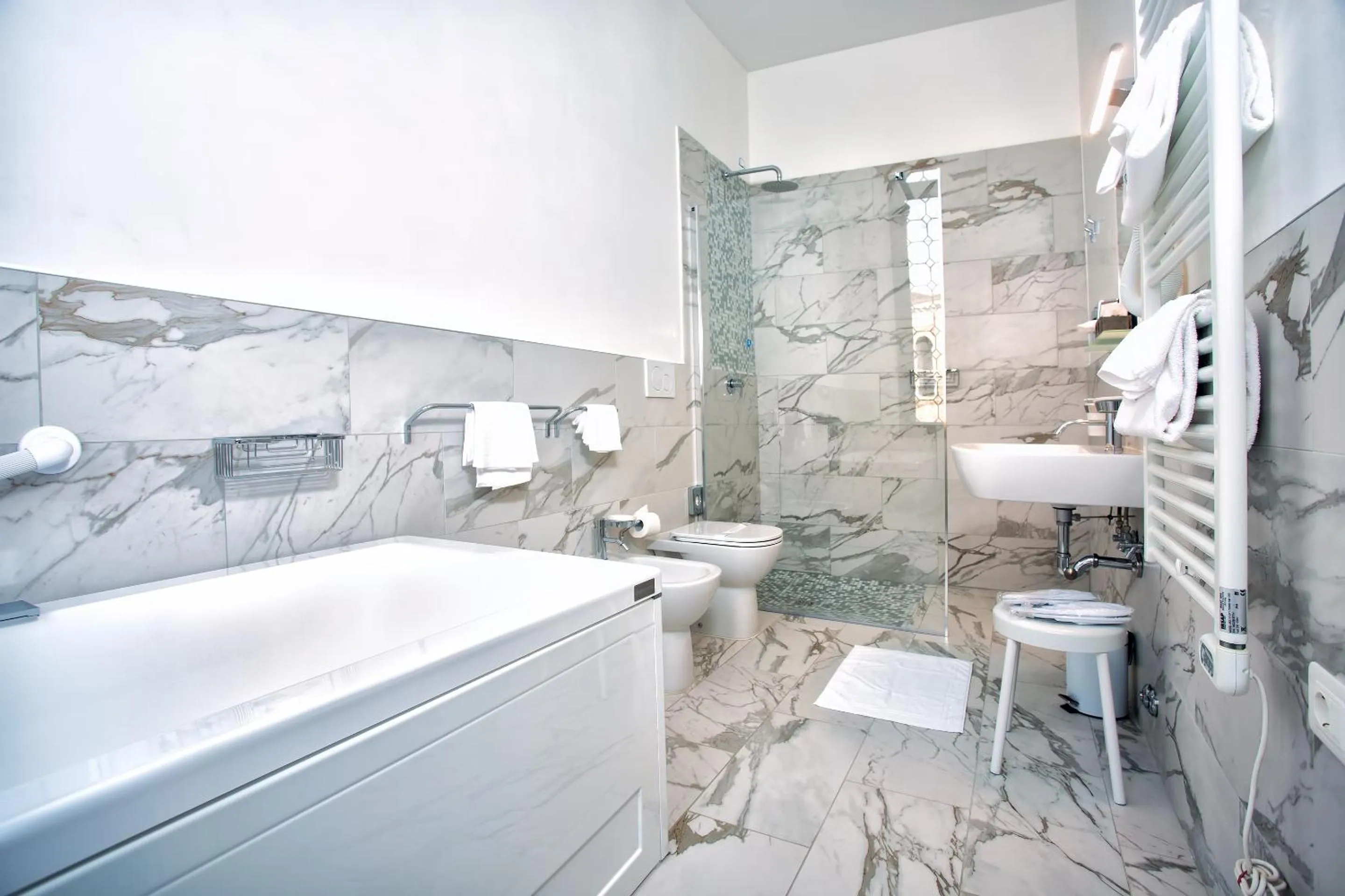 Shower in Hotel Ca' Nobile Corner