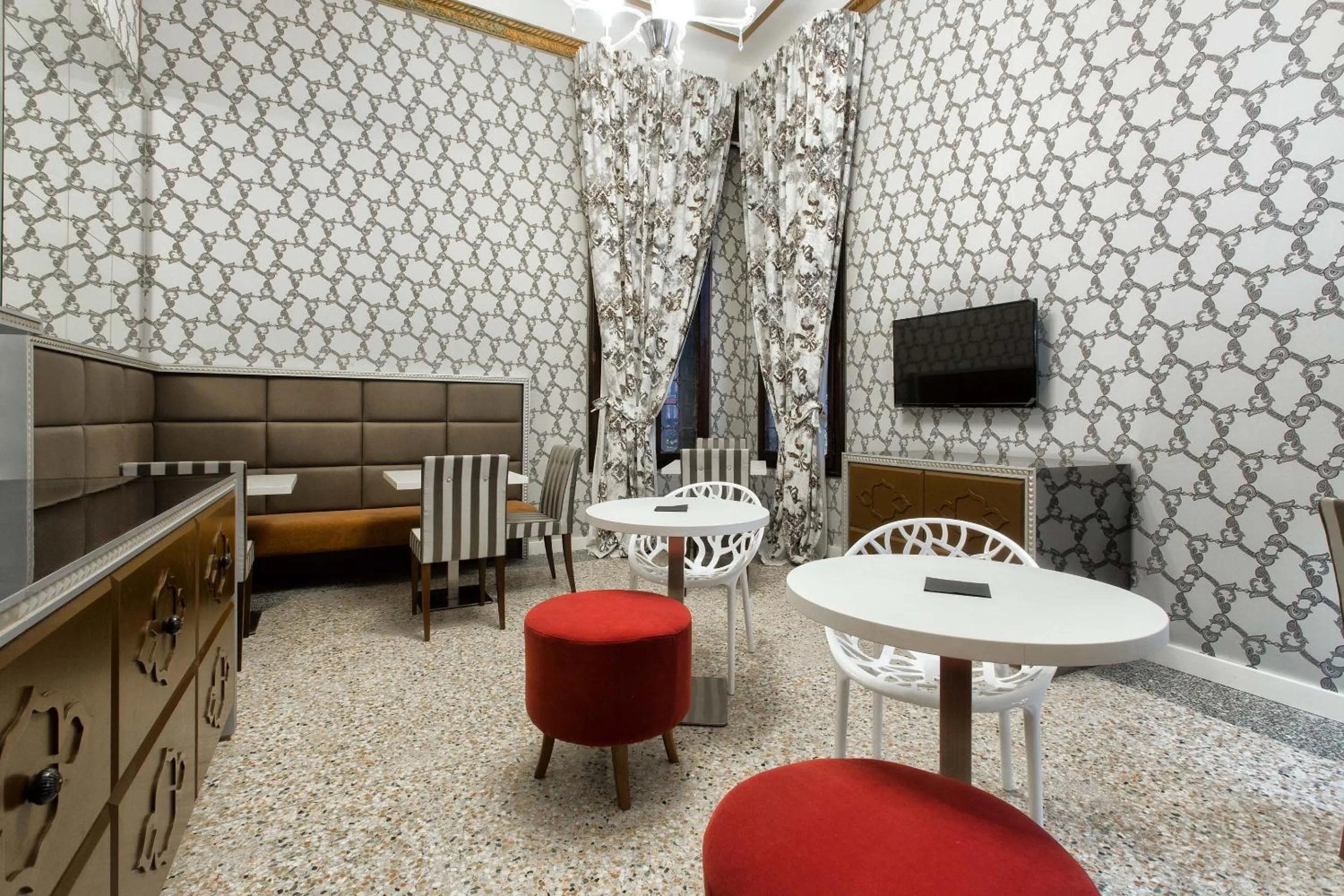 Communal lounge/ TV room in Hotel Ca' Nobile Corner