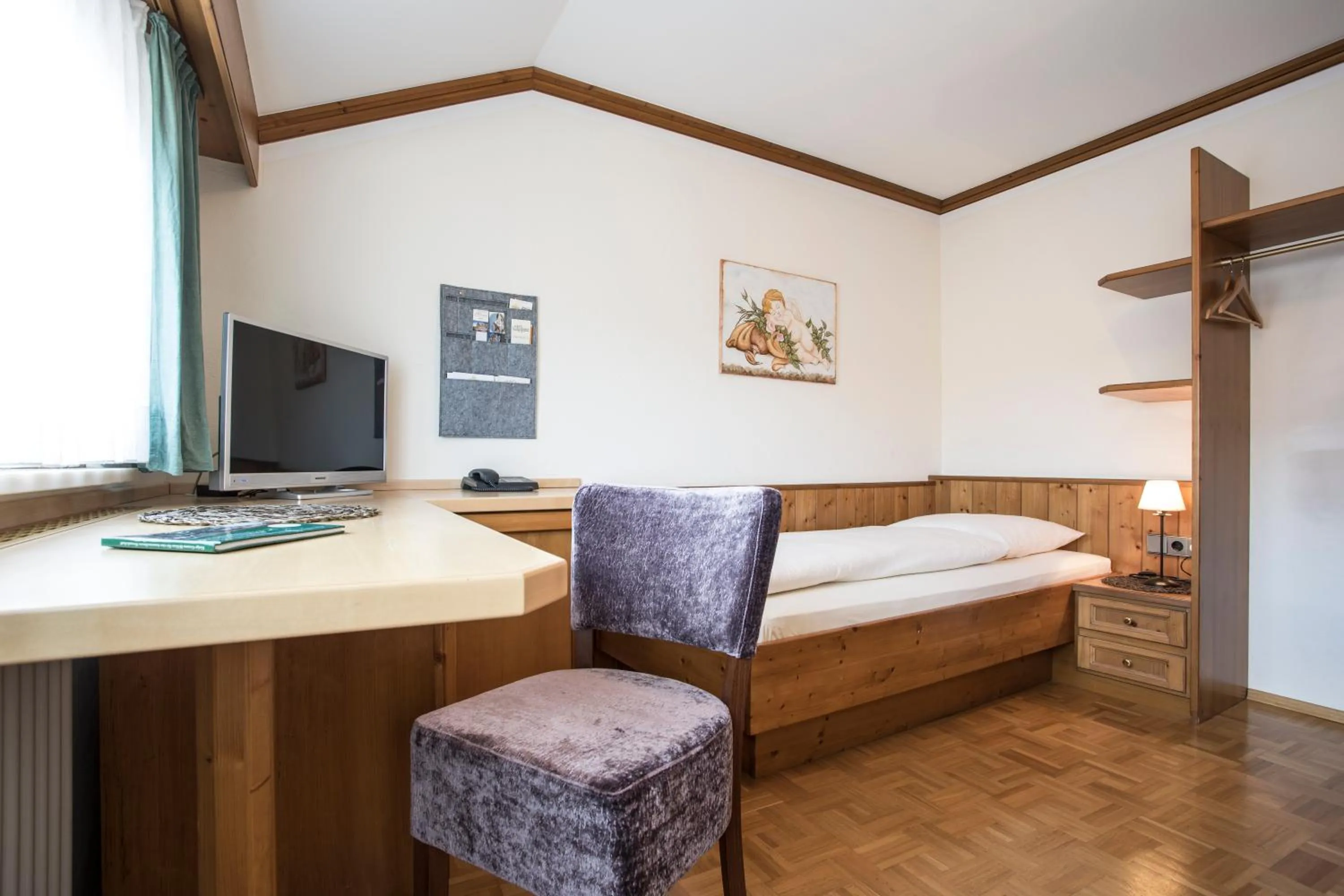 Photo of the whole room, Bed in Meiser Rosenstuben Hotel