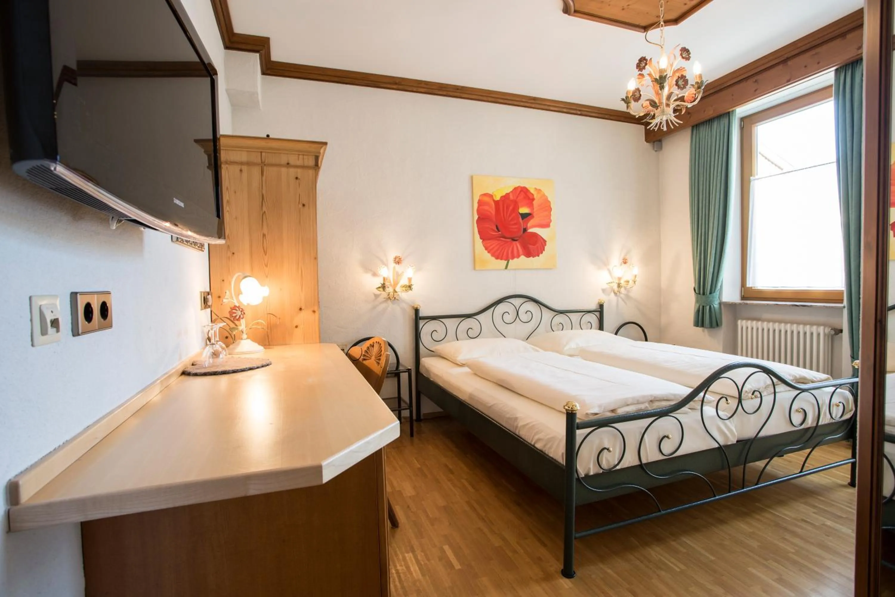 Photo of the whole room, Bed in Meiser Rosenstuben Hotel