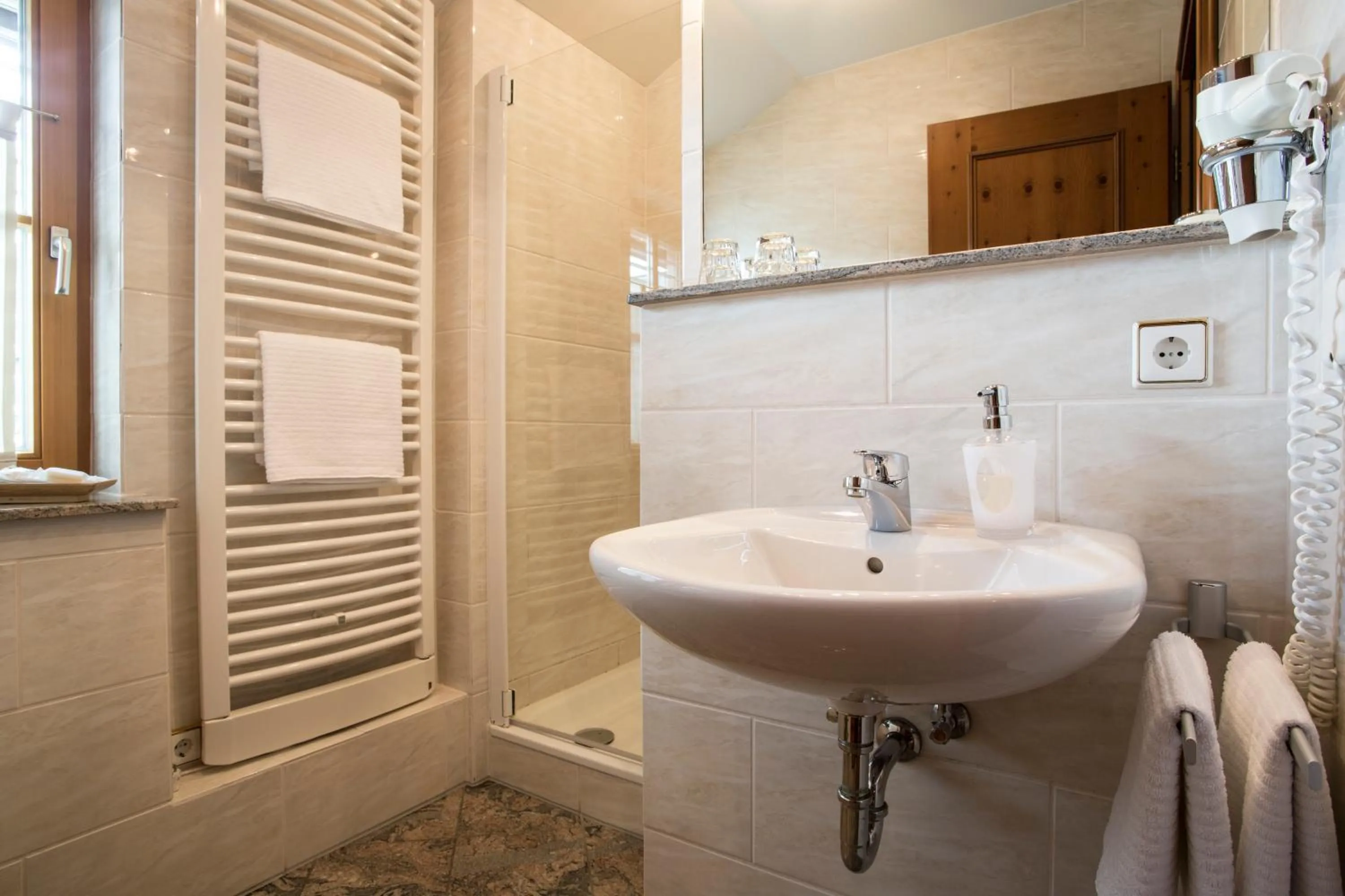 Photo of the whole room in Meiser Rosenstuben Hotel