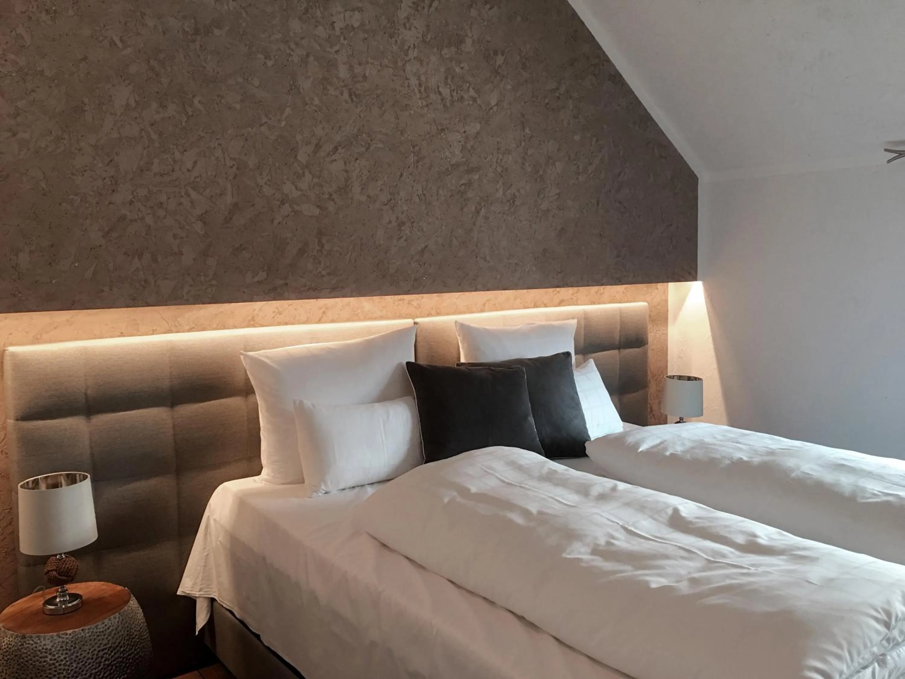 Photo of the whole room, Bed in Meiser Rosenstuben Hotel