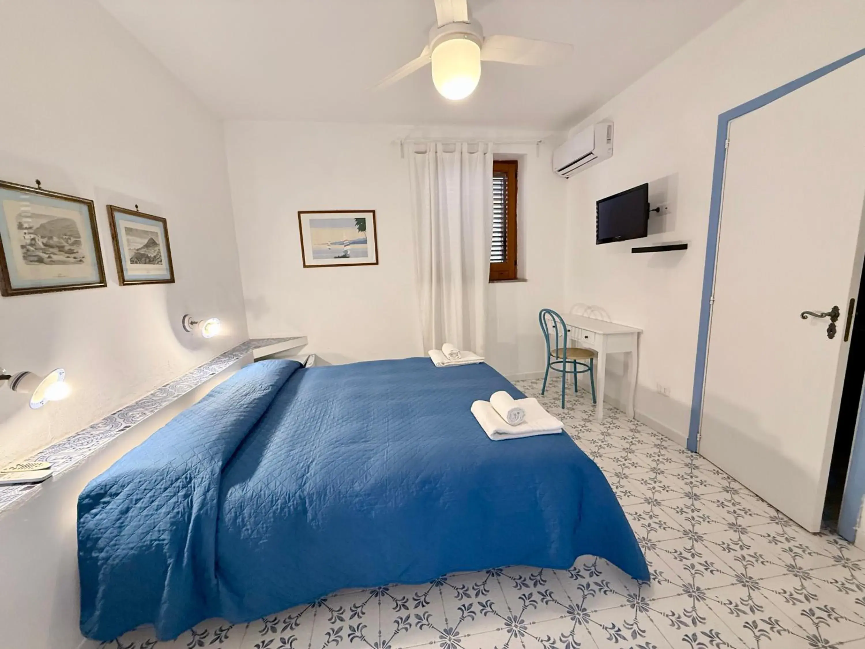 Standard Double Room in La Casa al Mare Vulcano Standard Double Room in La Casa al Mare Vulcano