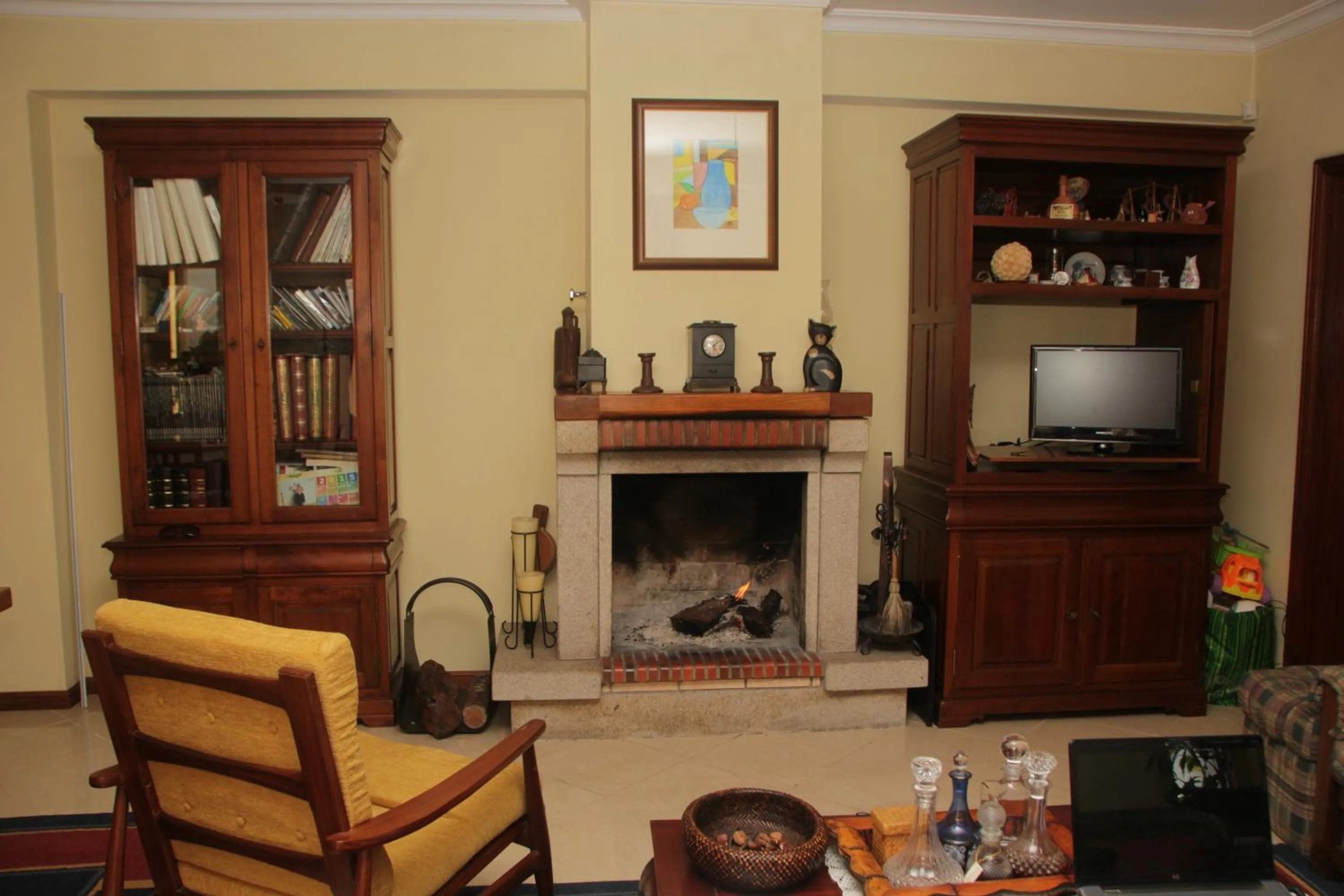 Communal lounge/ TV room in Quartos em vivenda serra da Estrela