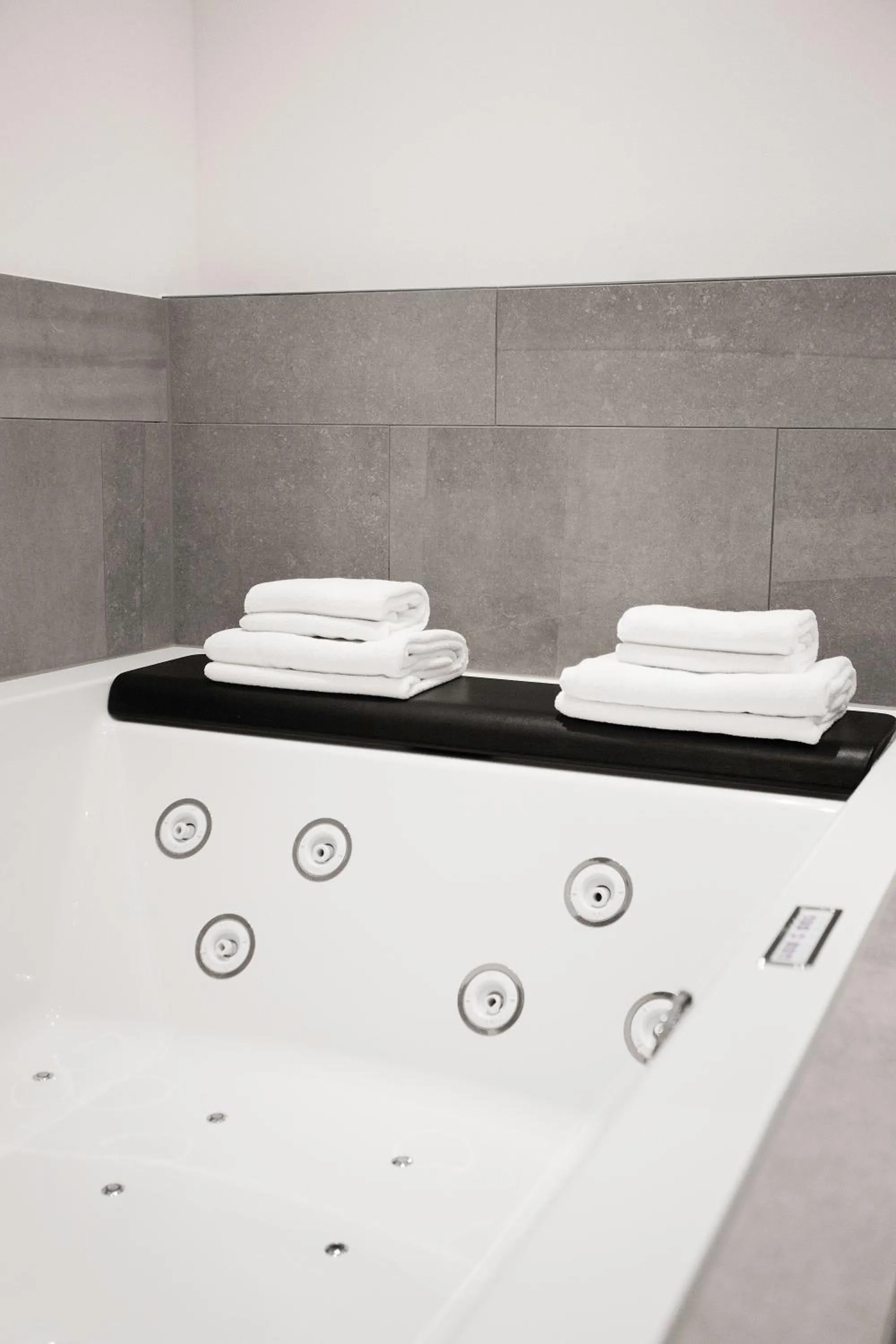 Hot Tub in 1st Floor Köln 2