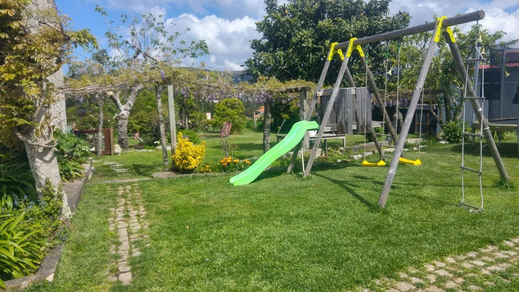 Children play ground in Casinha Nº461