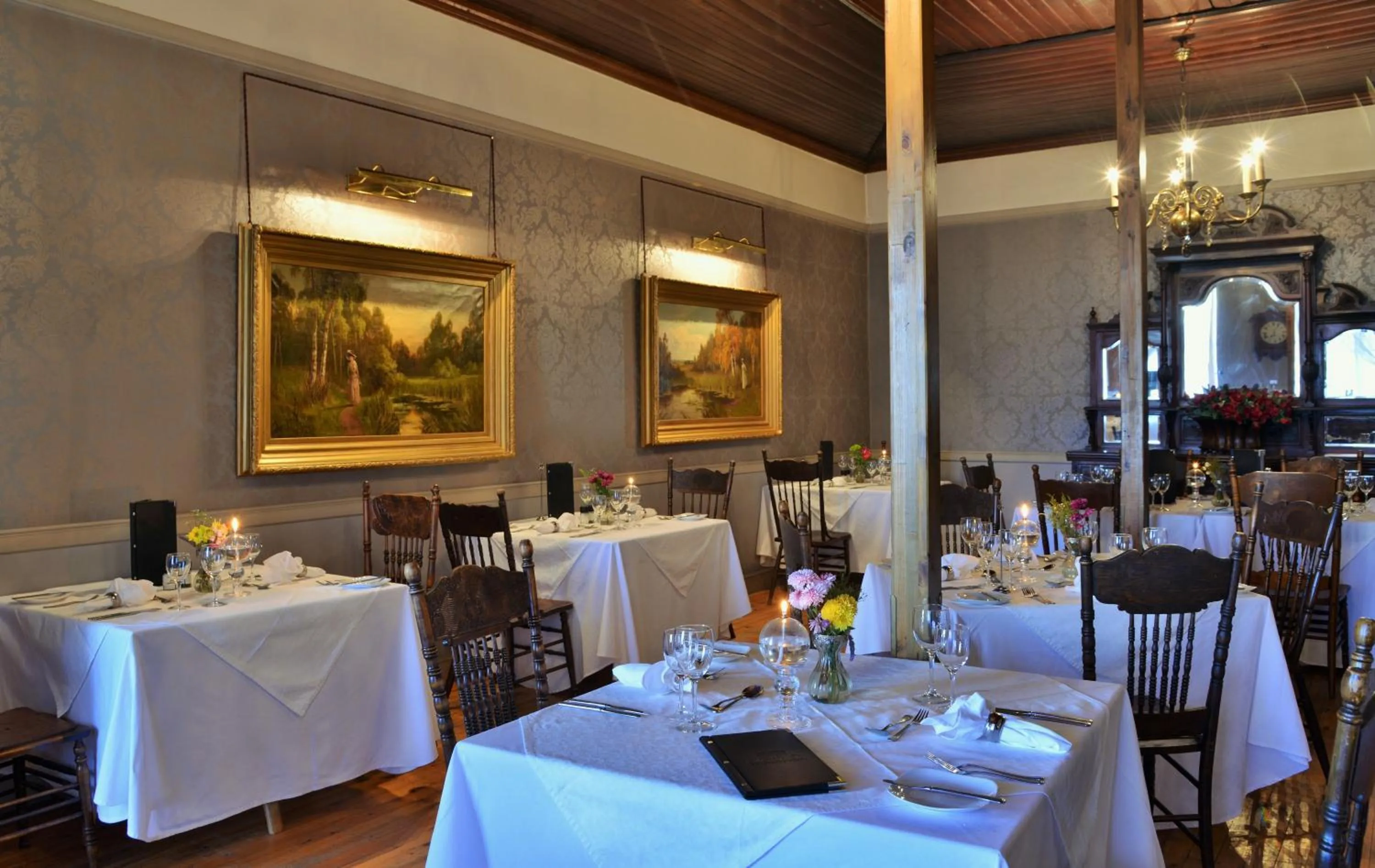 Restaurant/places to eat in Mont d'Or Swartberg Hotel