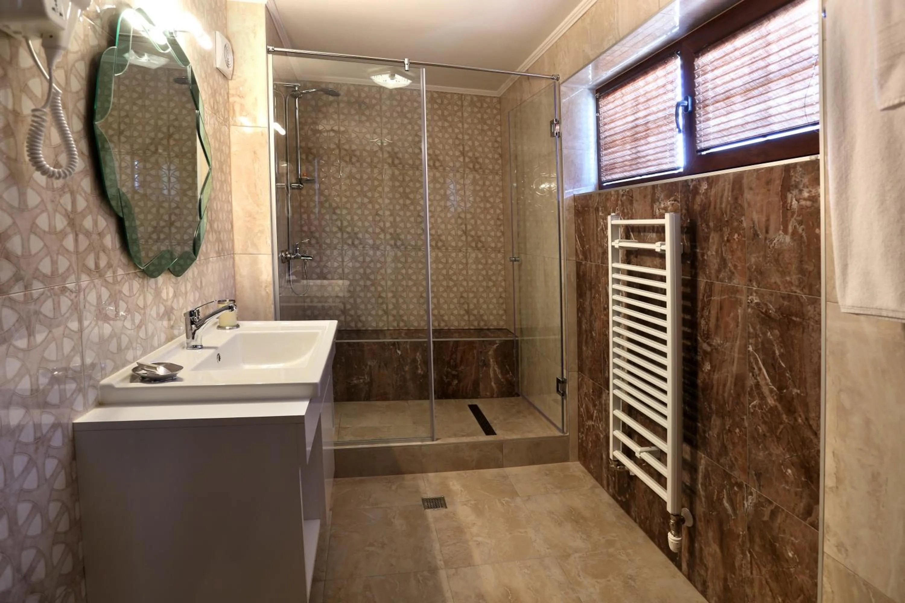 Shower in Hotel Green Garden