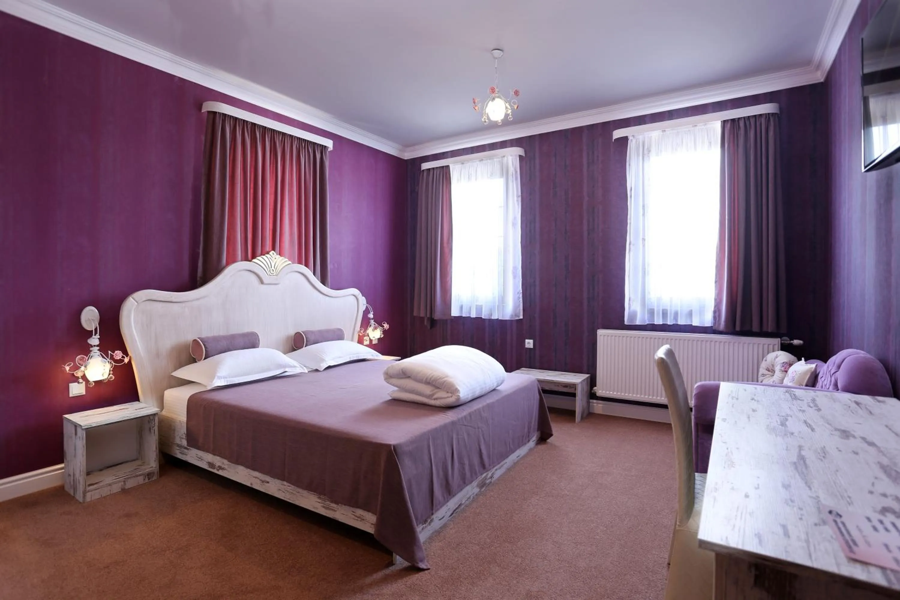 Seating area, Bed in Hotel Green Garden