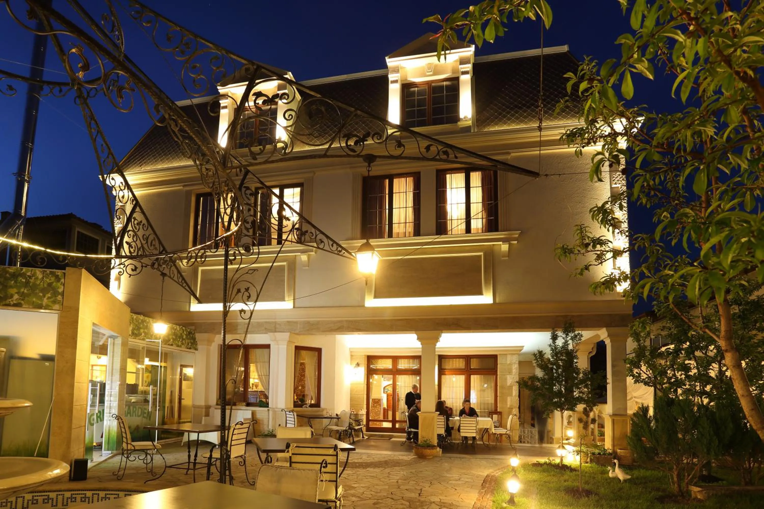 Patio in Hotel Green Garden