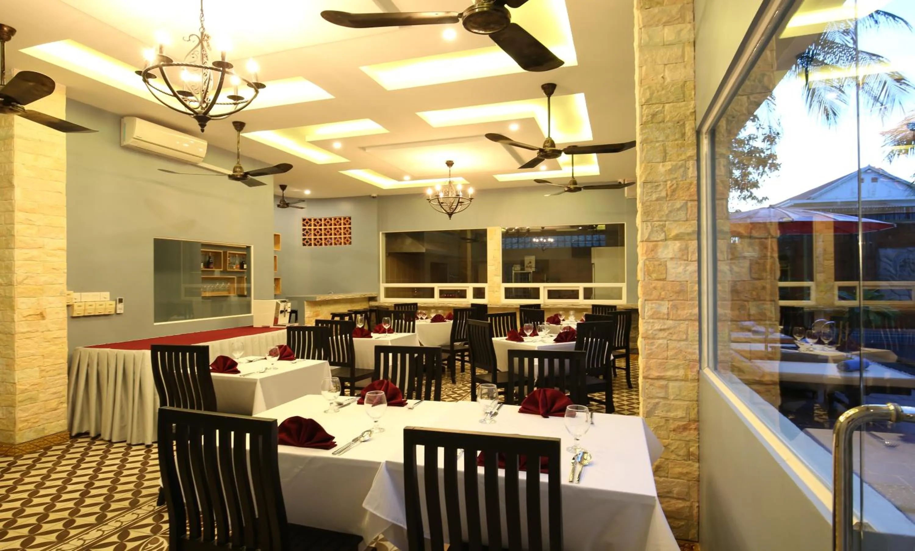 Restaurant/places to eat in Chheng Residence