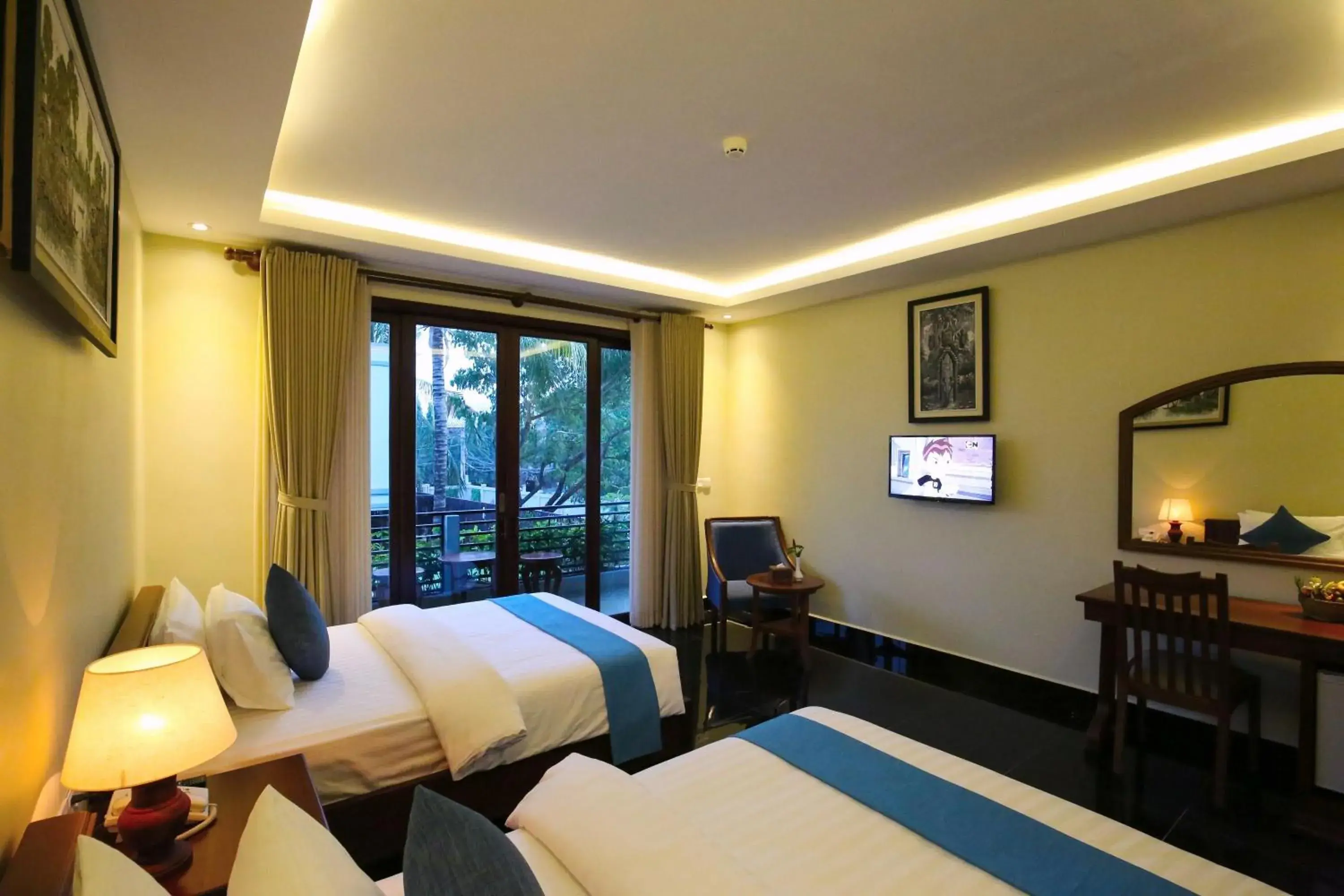 Photo of the whole room, Bed in Chheng Residence