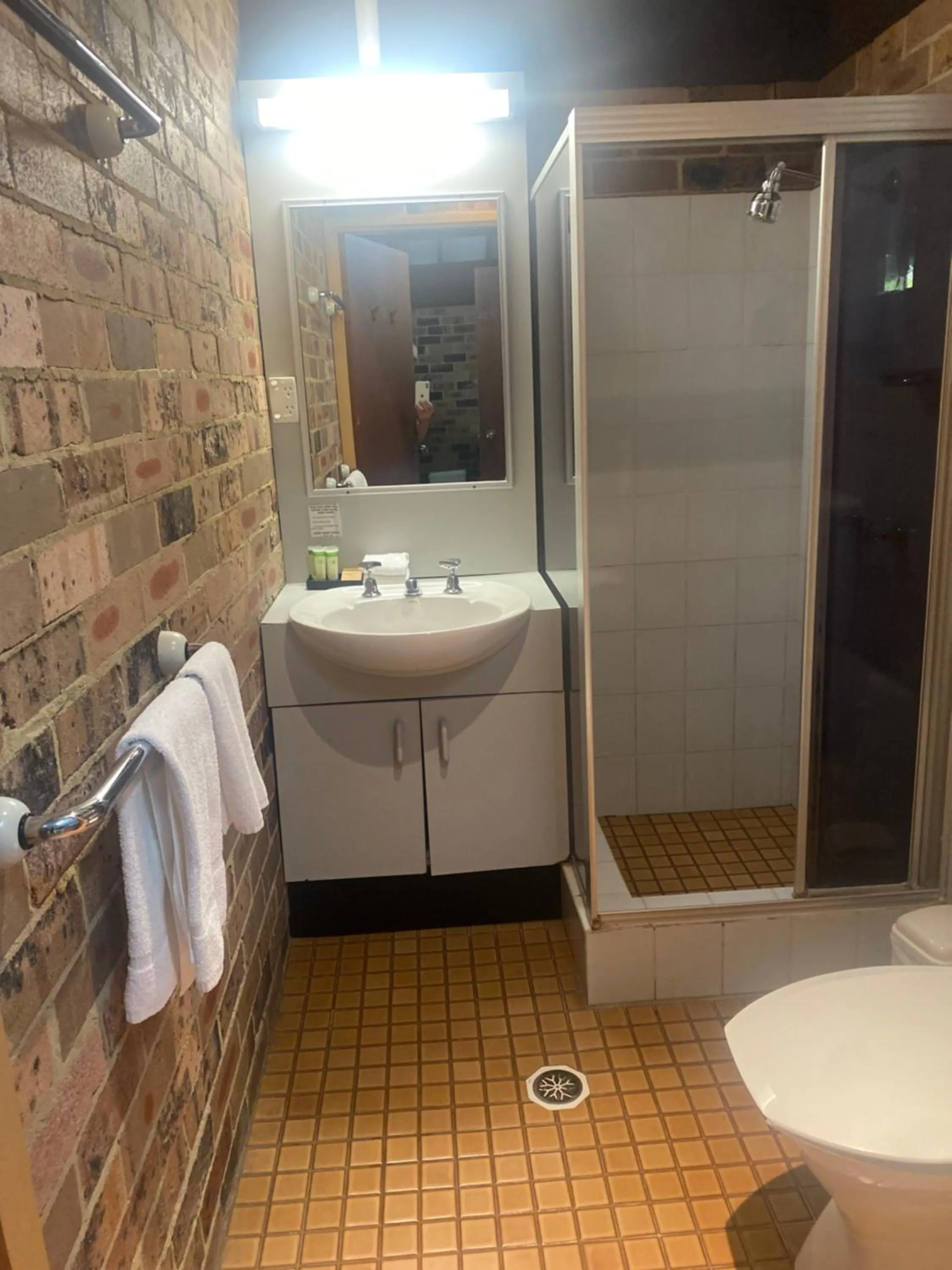 Shower in Avoca Beach Hotel