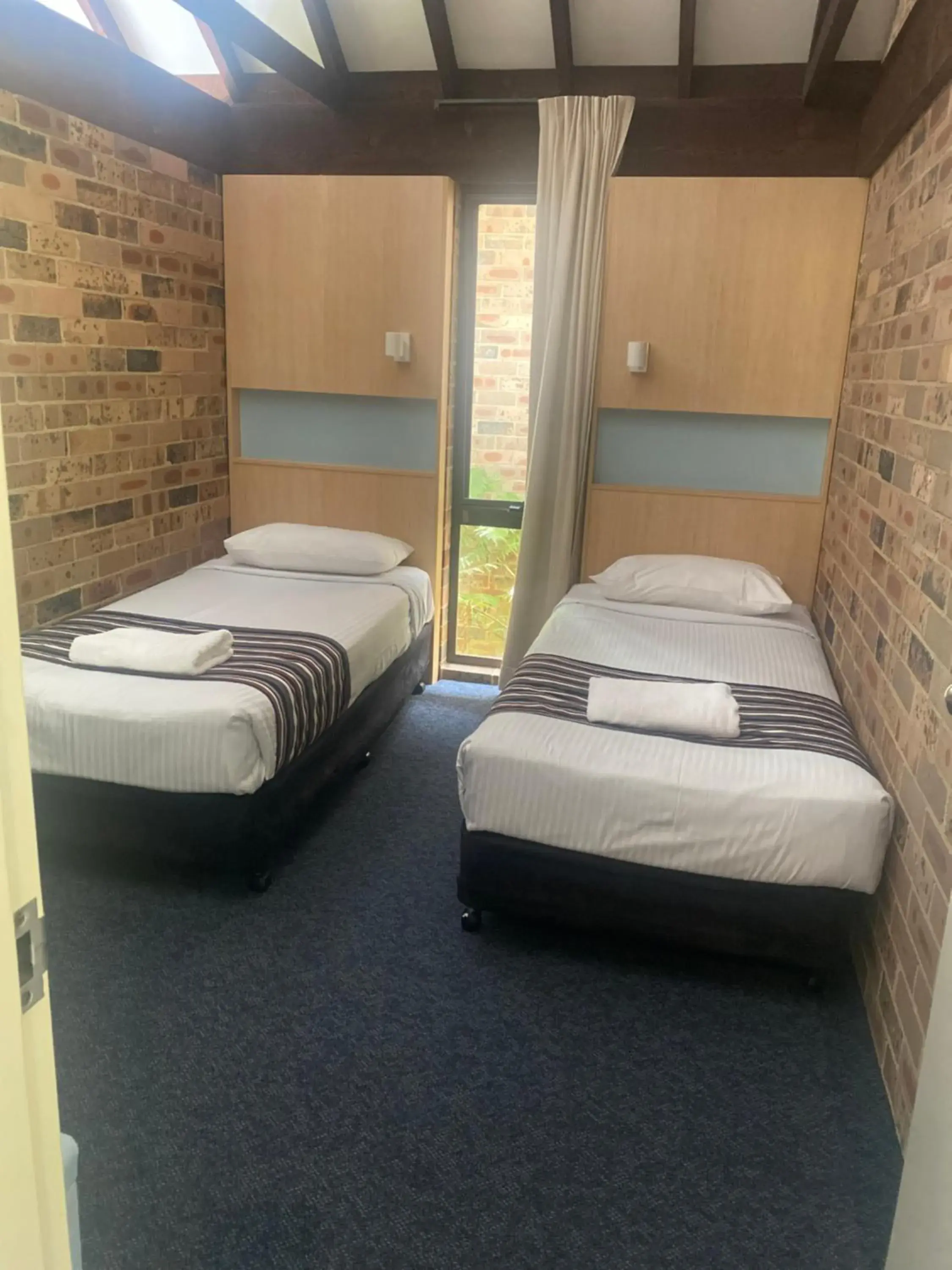 Bedroom, Bed in Avoca Beach Hotel Bedroom, Bed in Avoca Beach Hotel