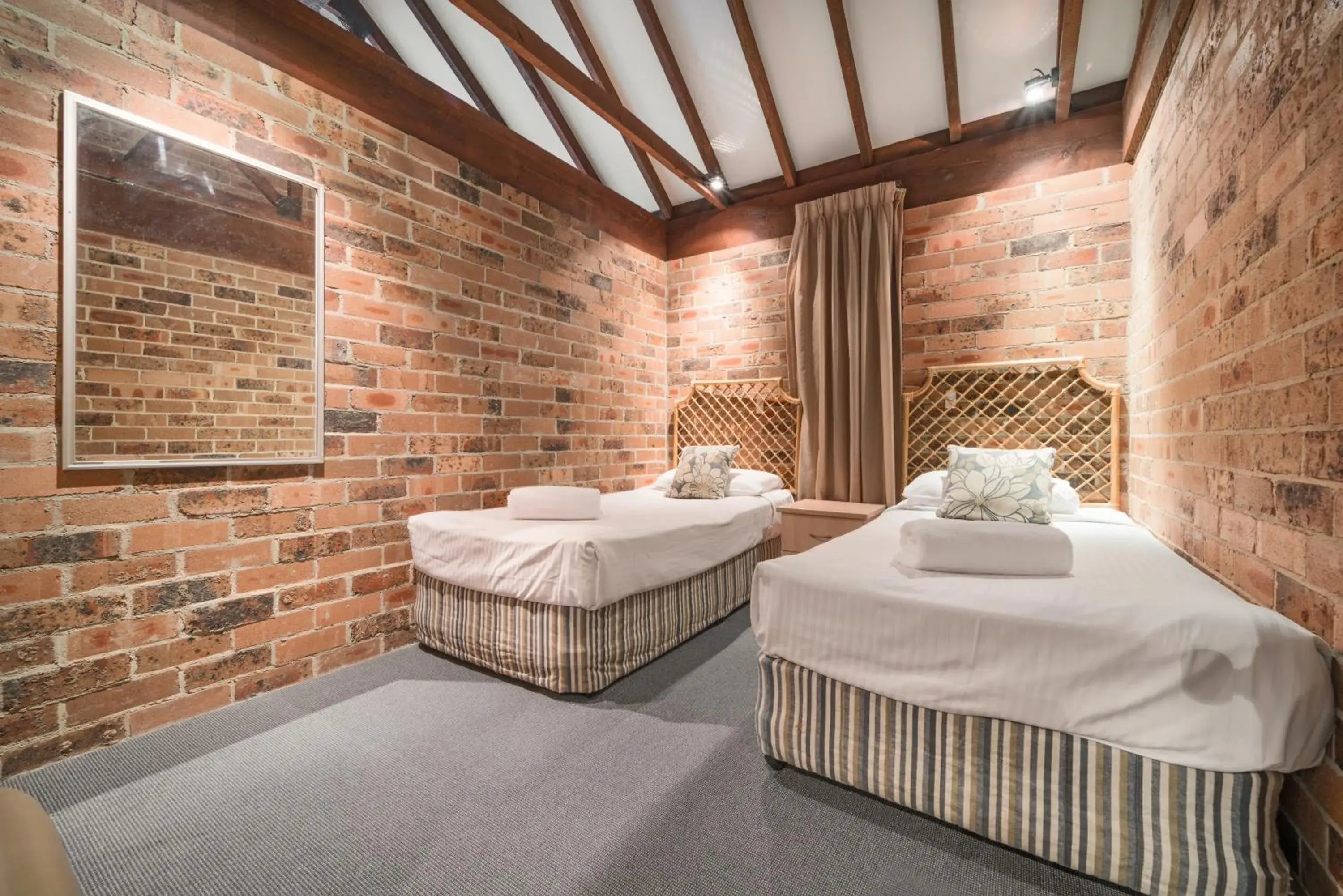 Bedroom, Bed in Avoca Beach Hotel Bedroom, Bed in Avoca Beach Hotel