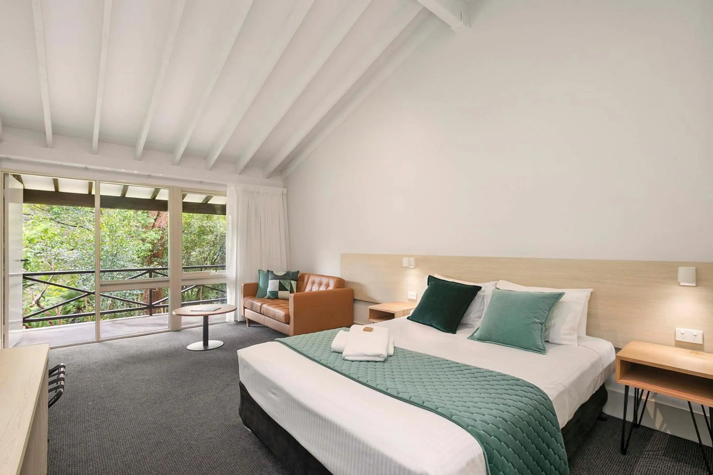 Photo of the whole room, Bed in Avoca Beach Hotel Photo of the whole room, Bed in Avoca Beach Hotel