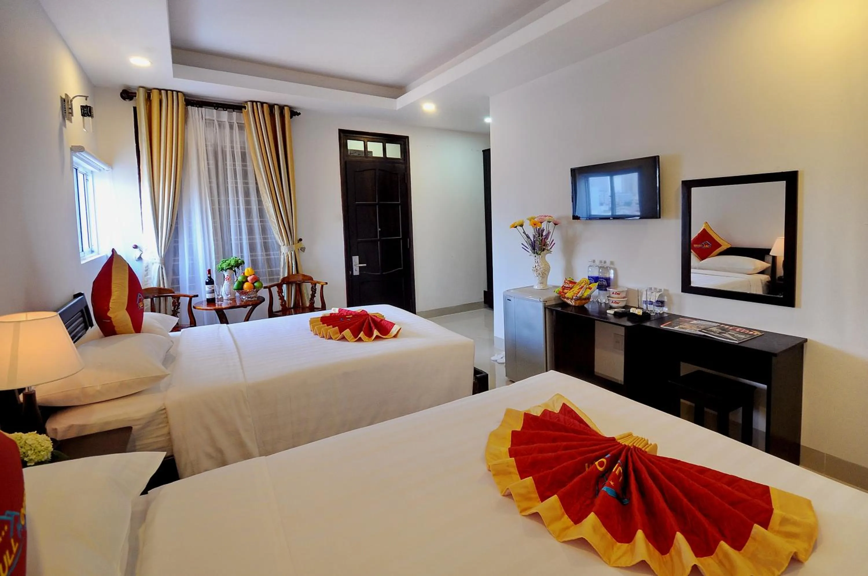 Bed in Full House Hotel