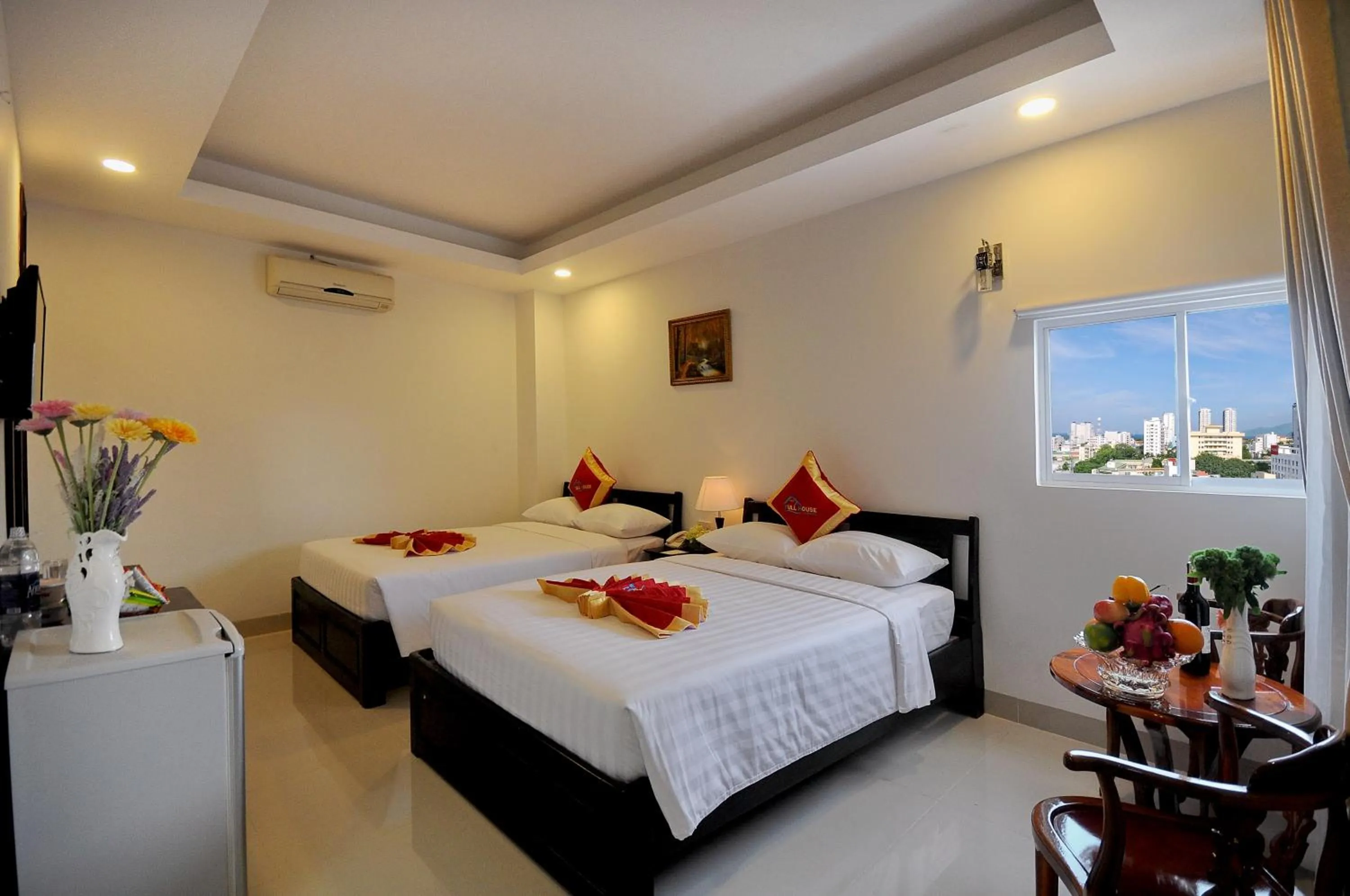 Bed in Full House Hotel