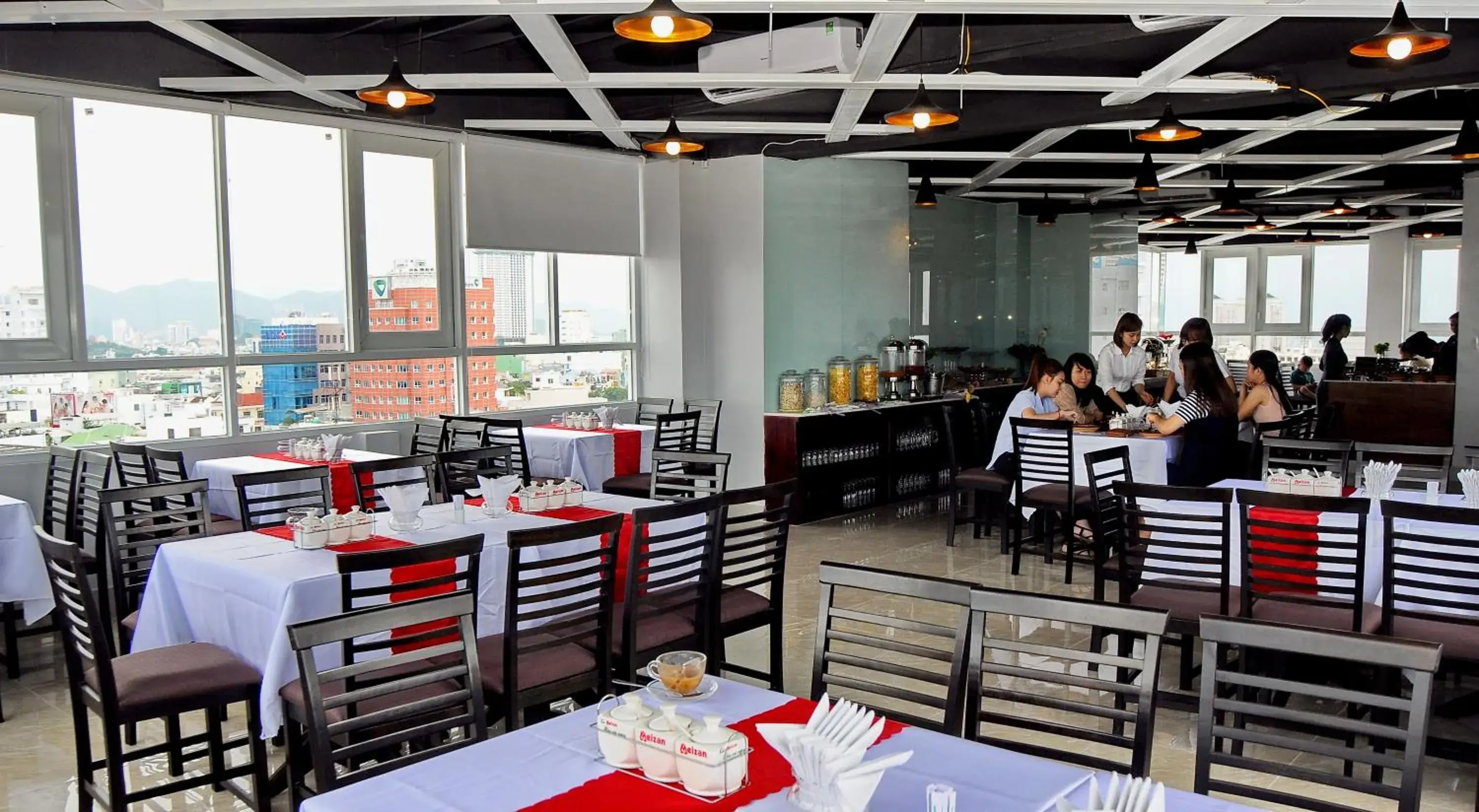 Restaurant/places to eat in Full House Hotel Restaurant/places to eat in Full House Hotel