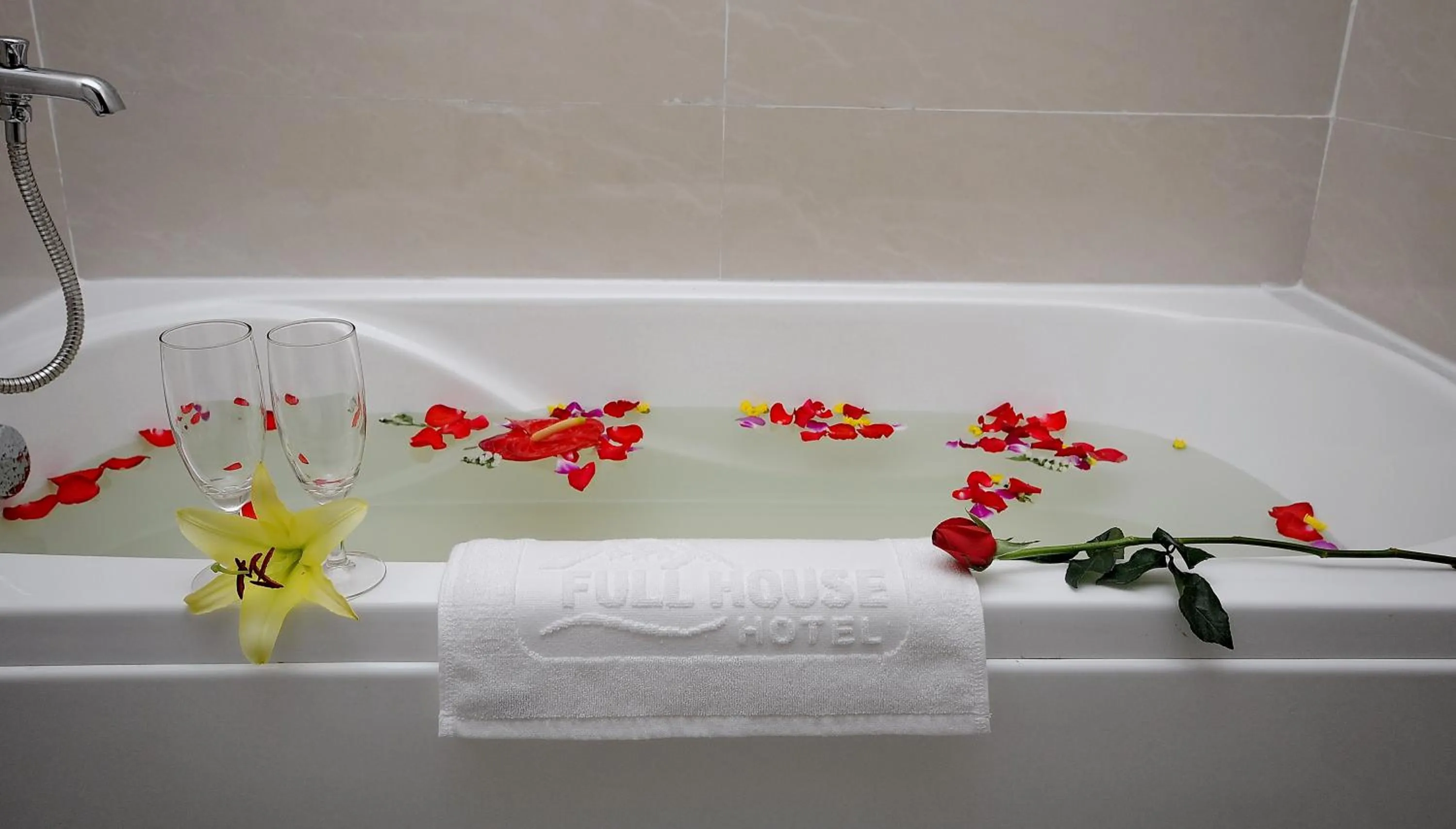 Decorative detail in Full House Hotel