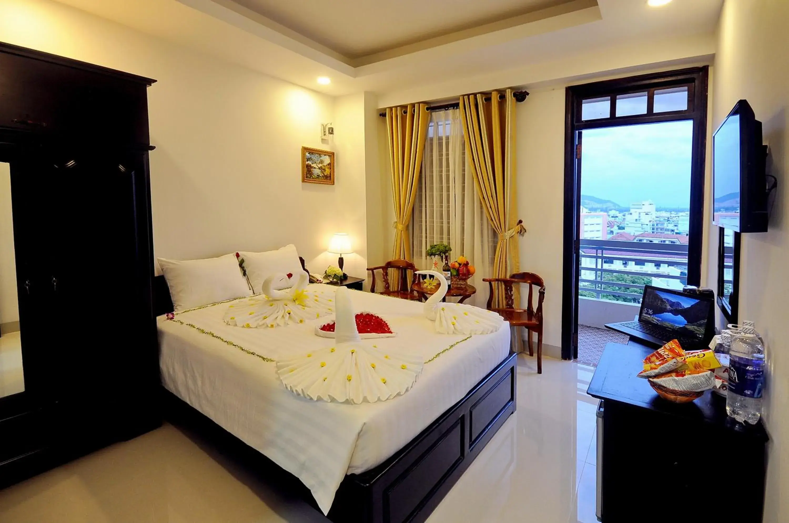 Bed in Full House Hotel Bed in Full House Hotel