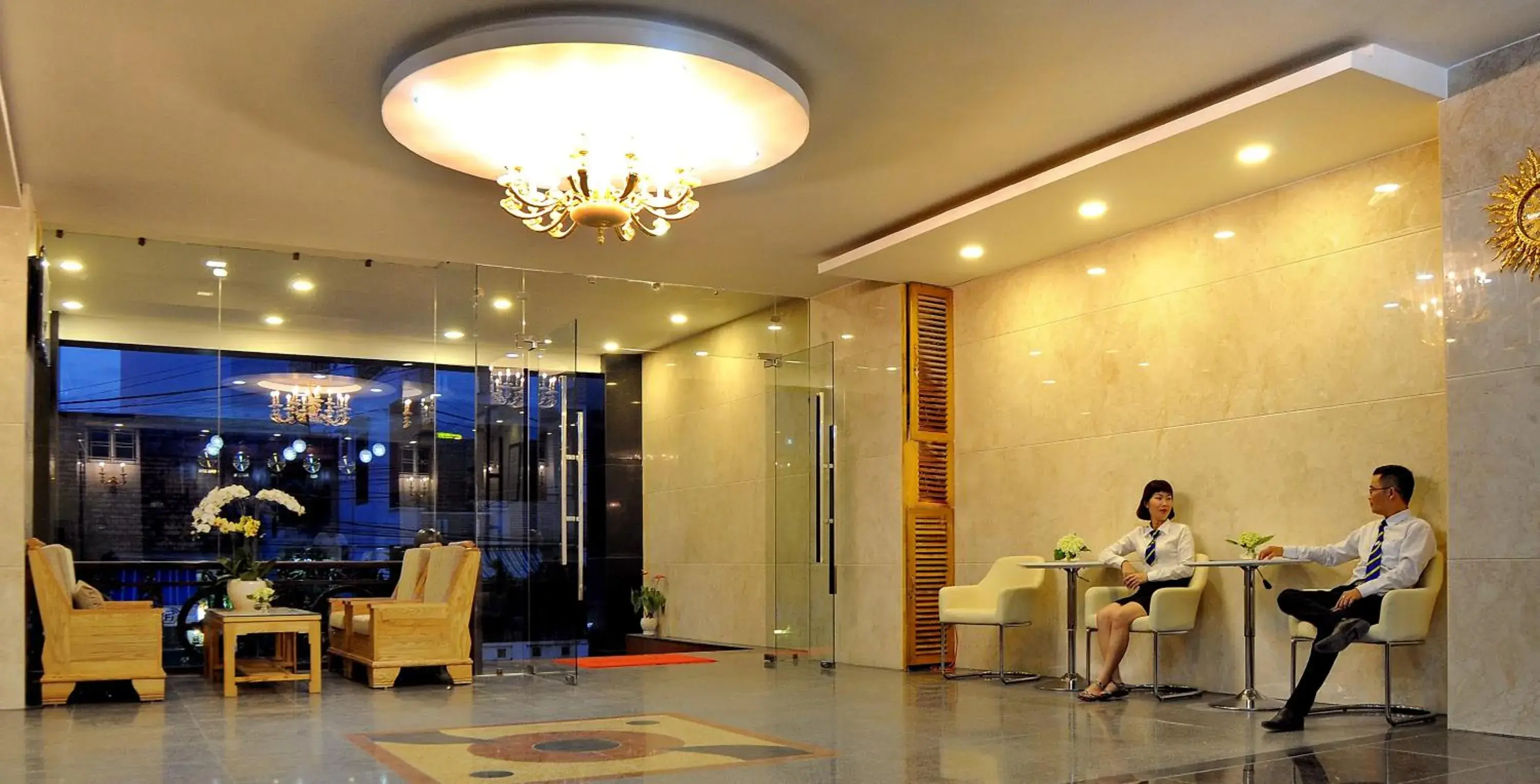 Facade/entrance in Full House Hotel Facade/entrance in Full House Hotel