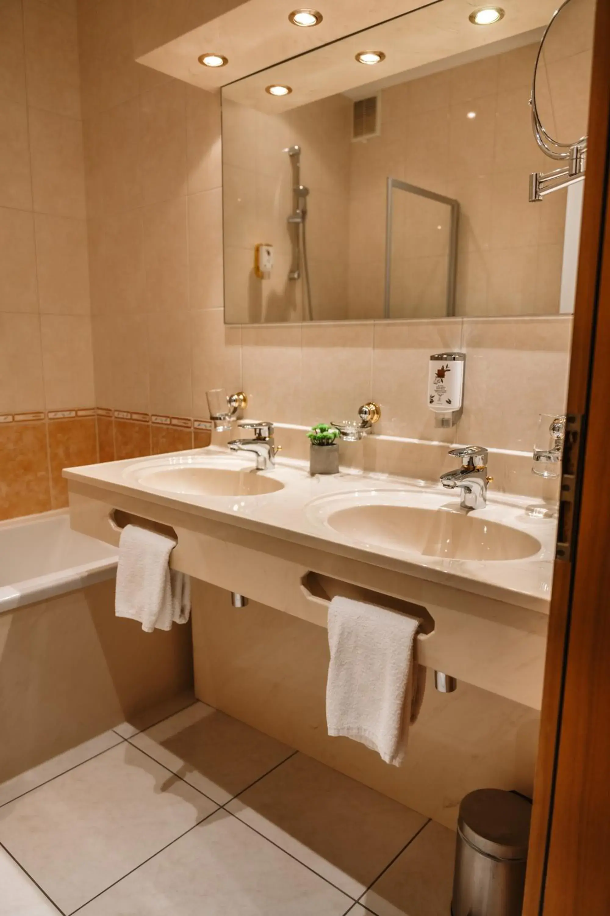 Large Double Room in Hotel Bel Air Trail & Wellness Large Double Room in Hotel Bel Air Trail & Wellness