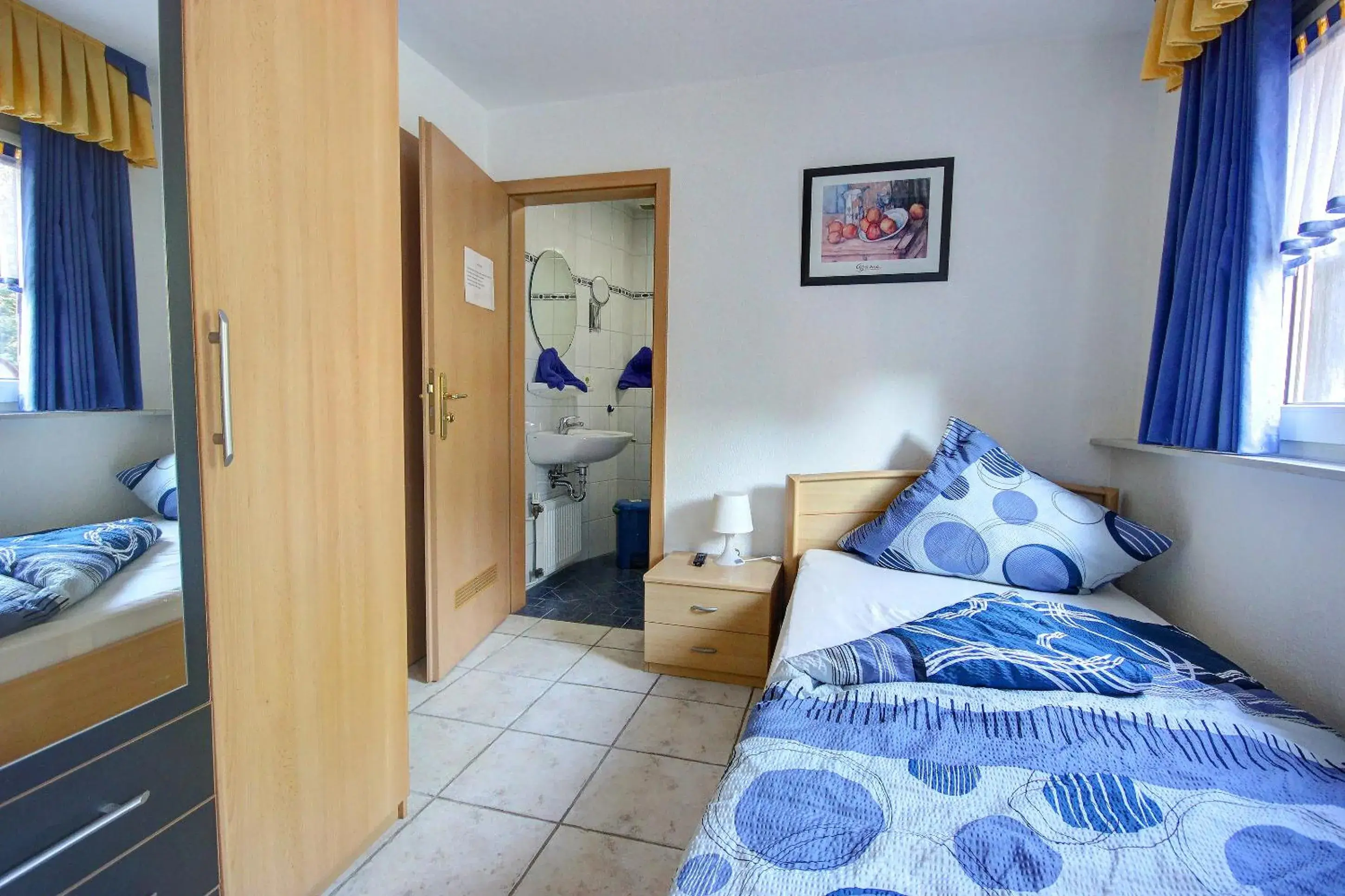 Single Room with Balcony - Non-Smoking in Pension Büürma Single Room with Balcony - Non-Smoking in Pension Büürma