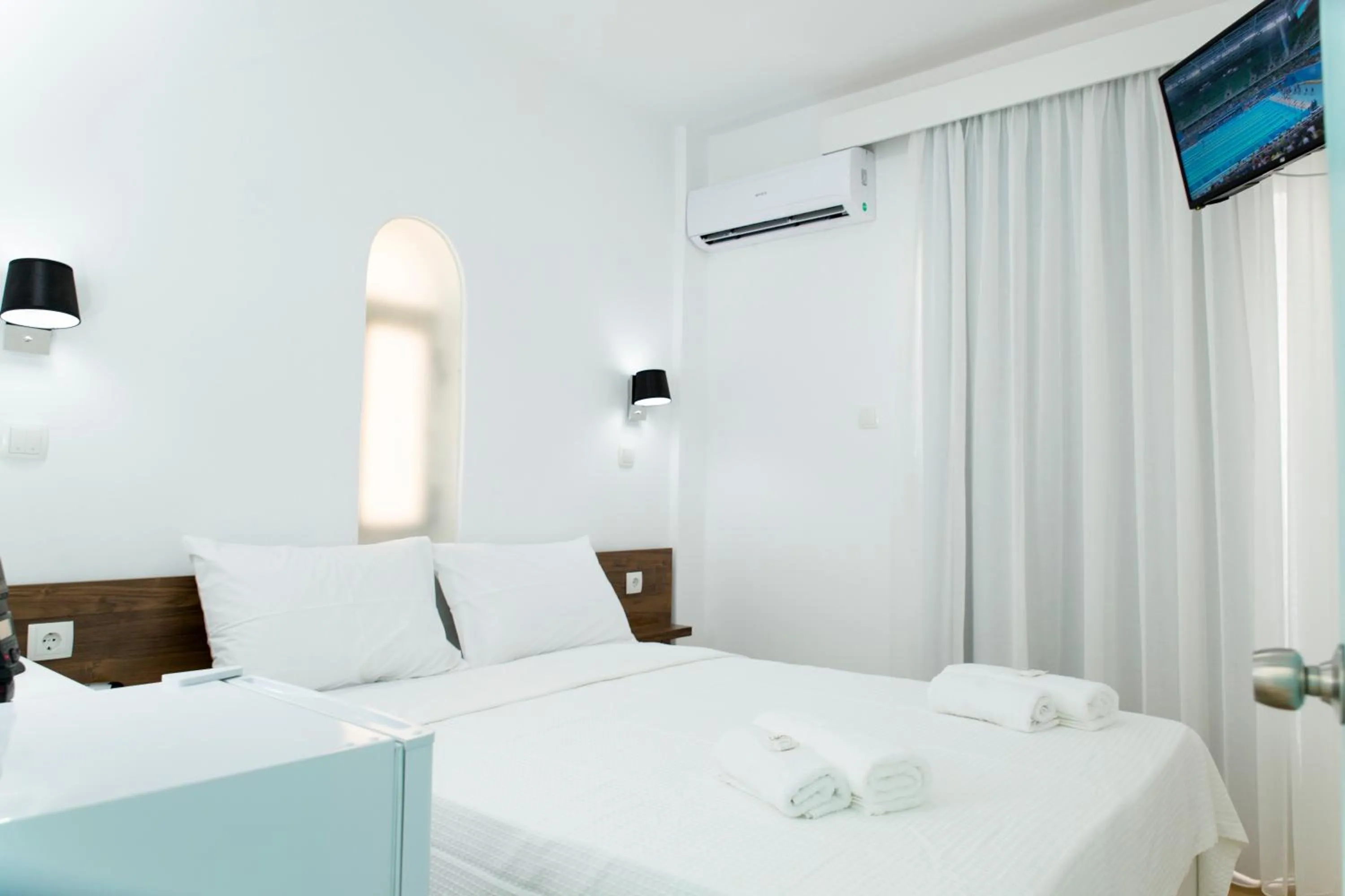 Bed in Kissamia - Self Check In Only - Next to Night Clubs