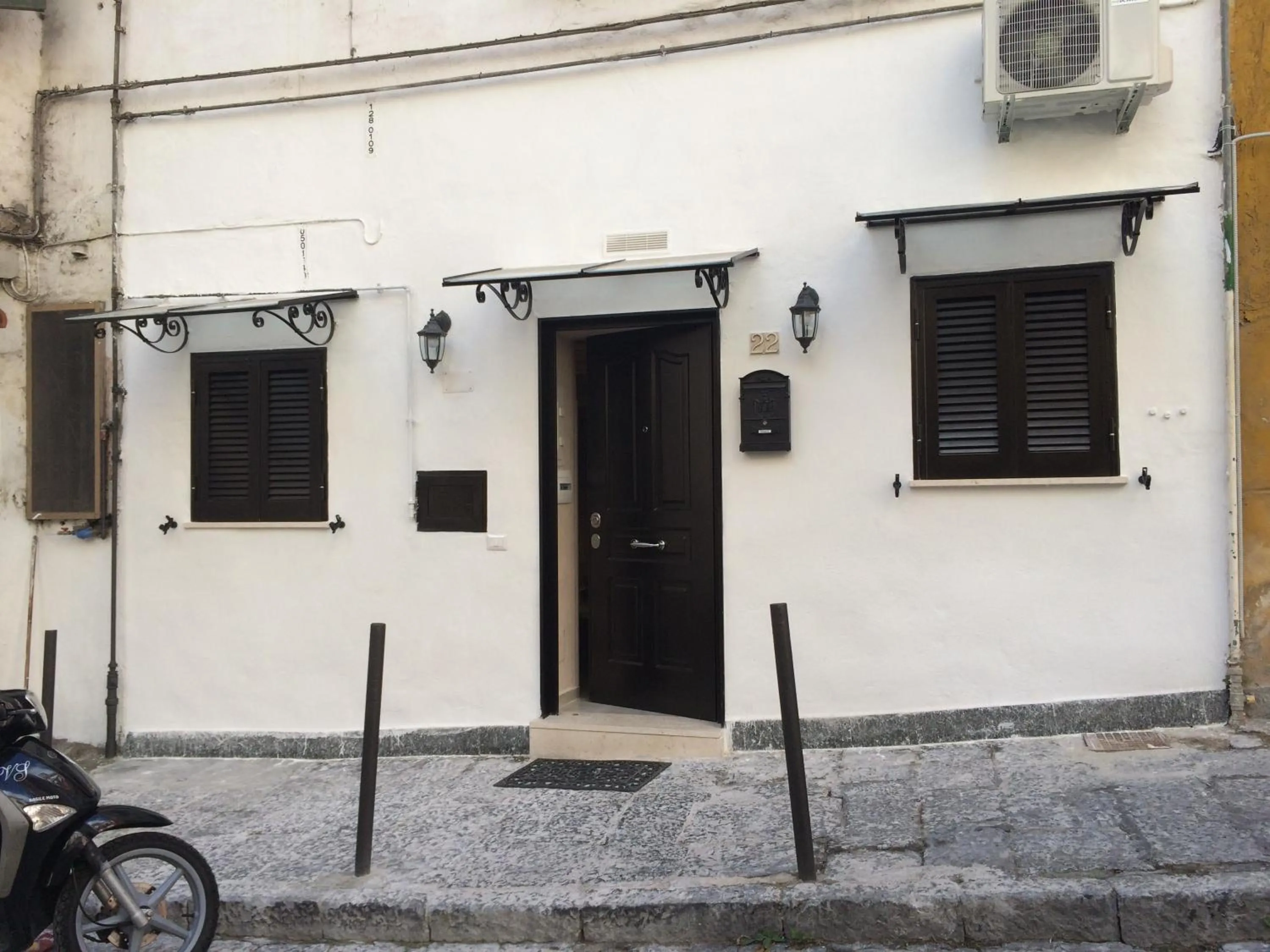 Facade/entrance in Casa Vacanze Sannazzaro Flat