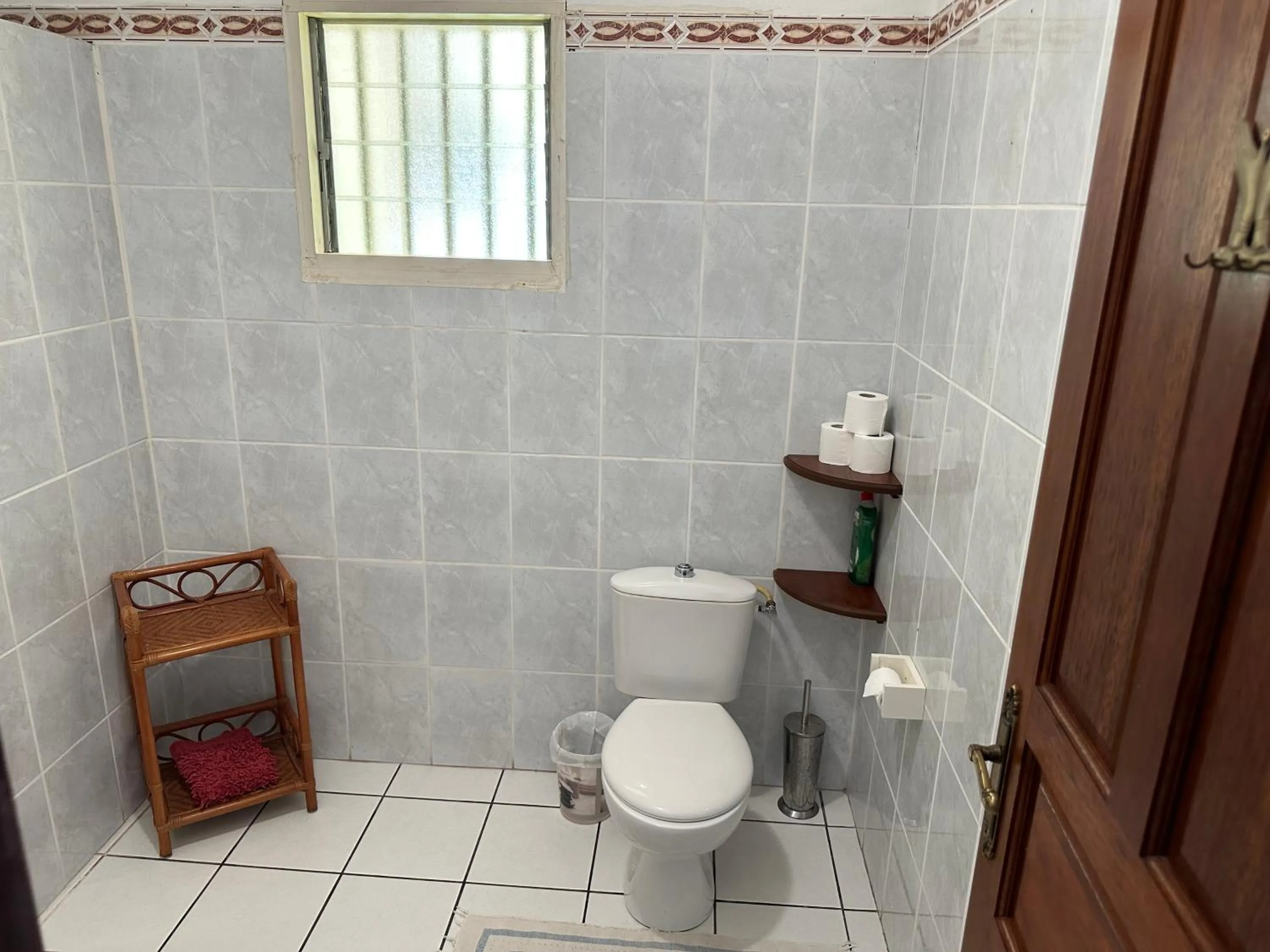 Toilet in Zoiseaux Pays