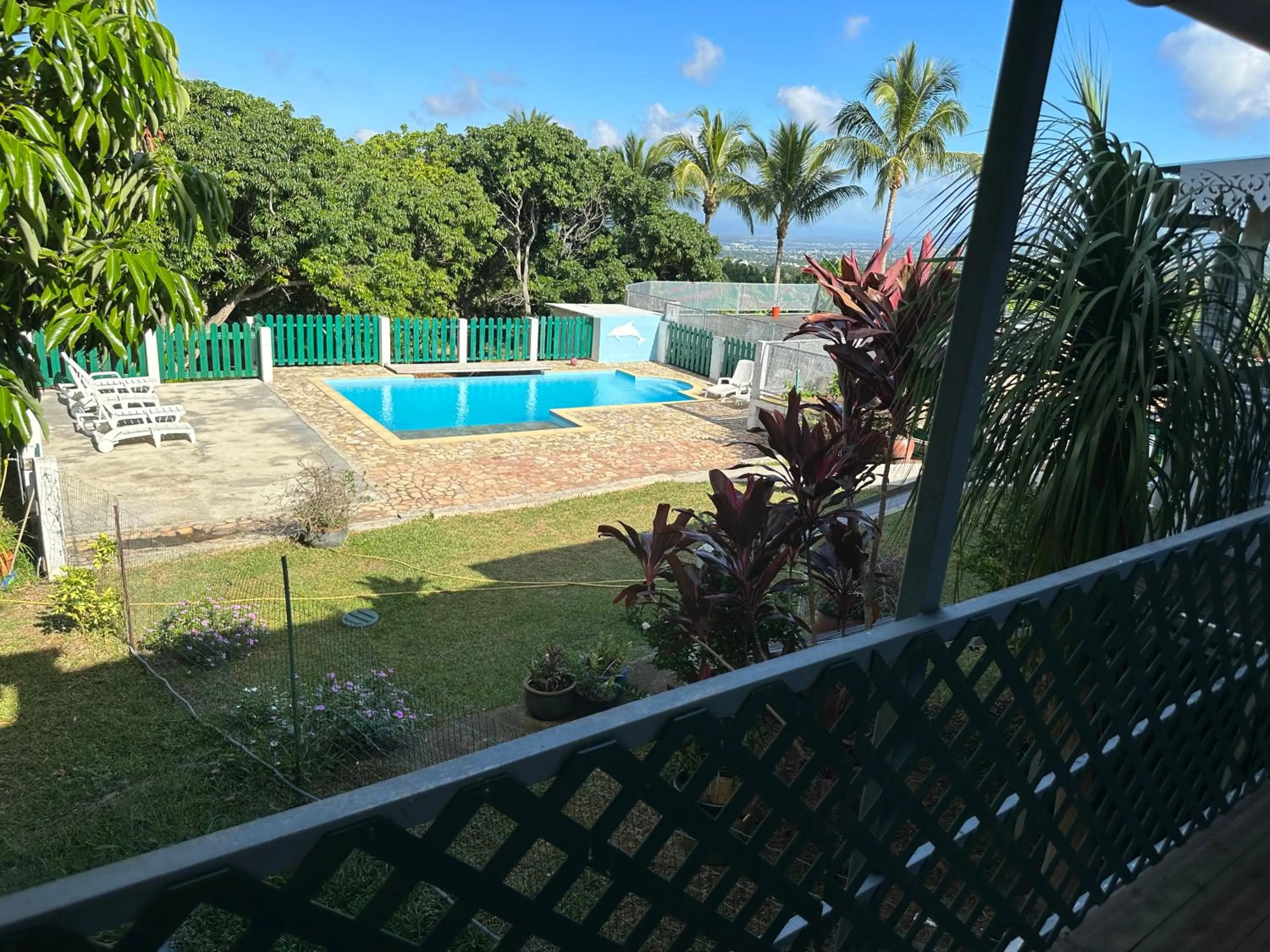 Pool view in Zoiseaux Pays