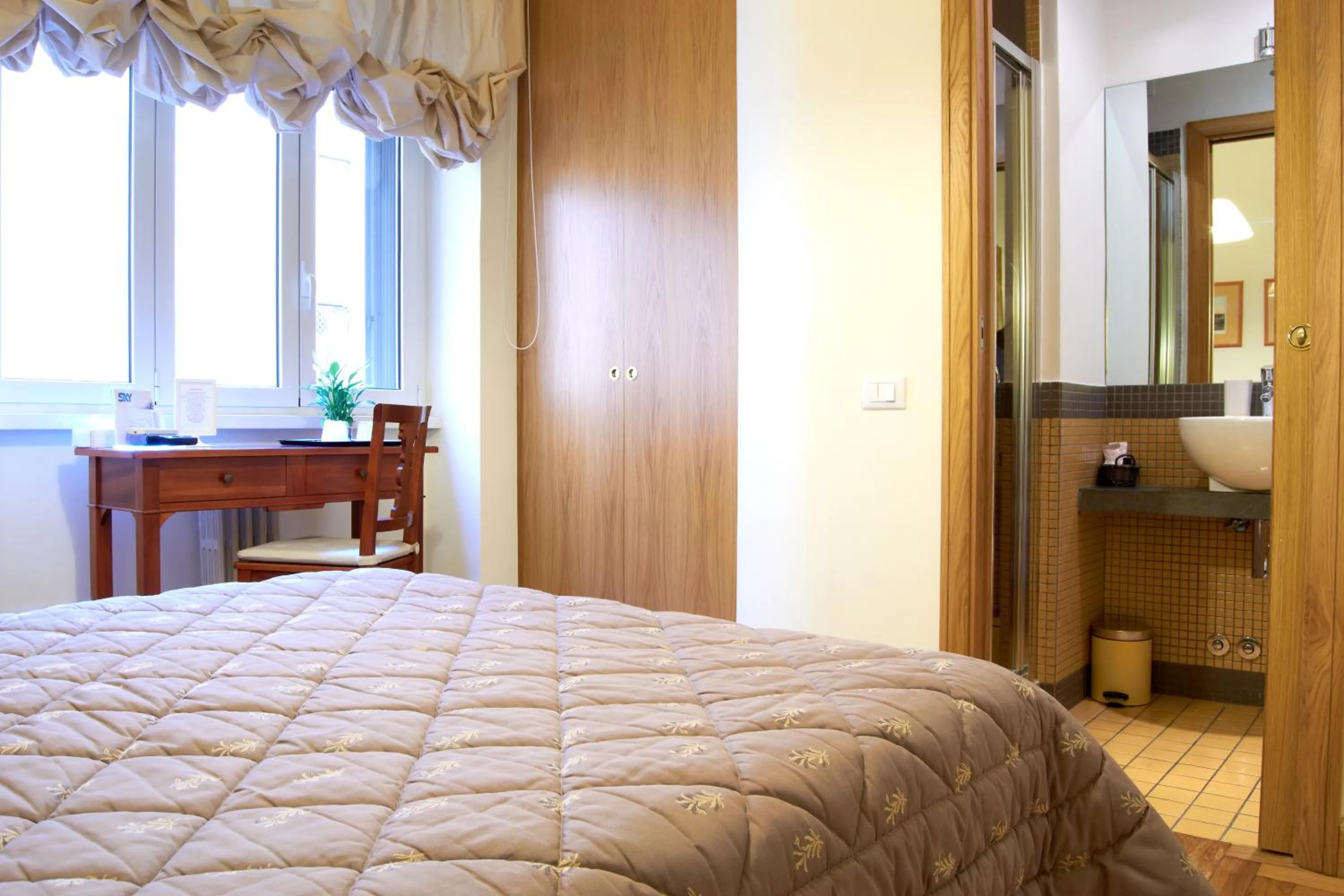 Photo of the whole room, Bed in Domus Cavour Guest house