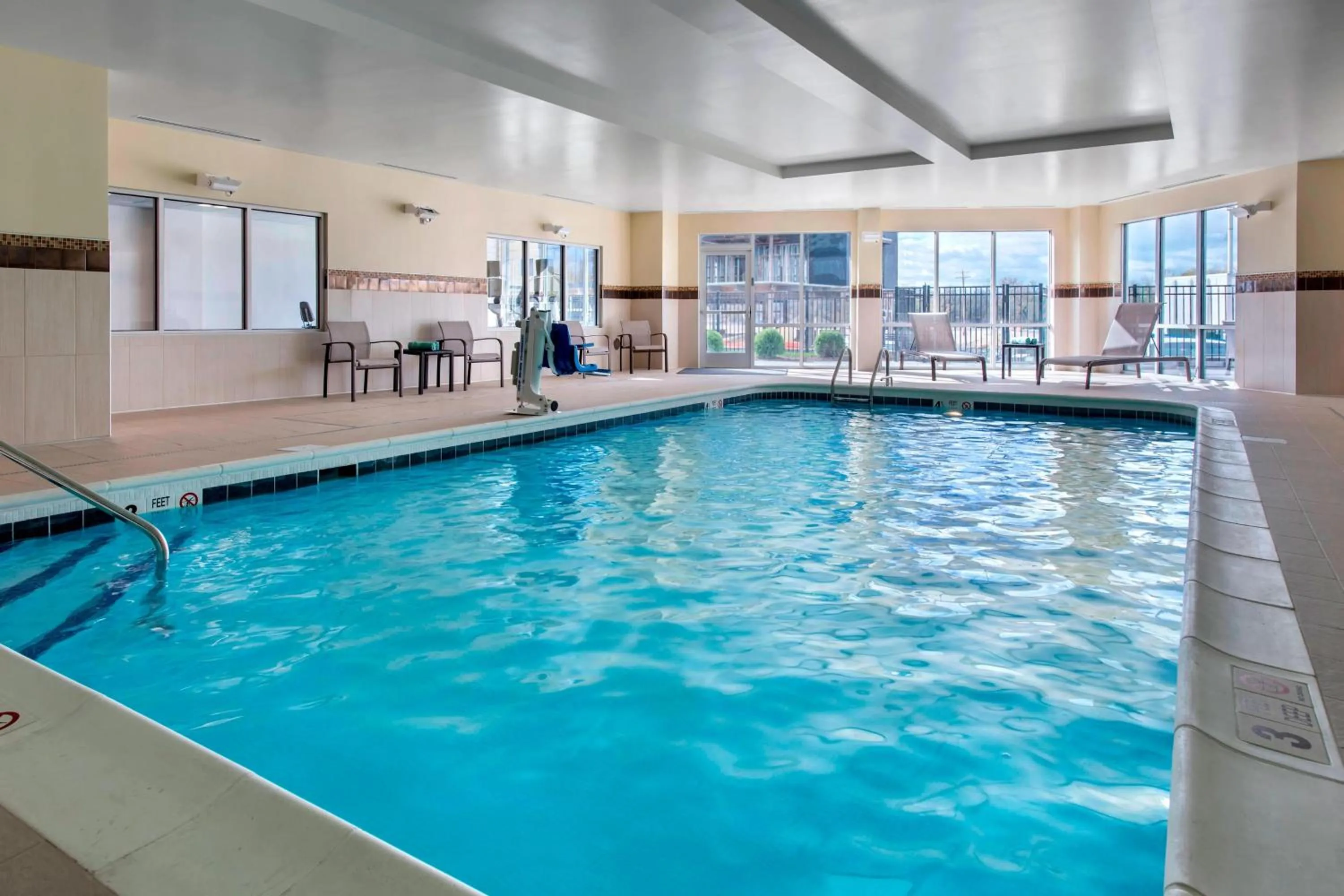 Swimming pool in Courtyard by Marriott Schenectady at Mohawk Harbor