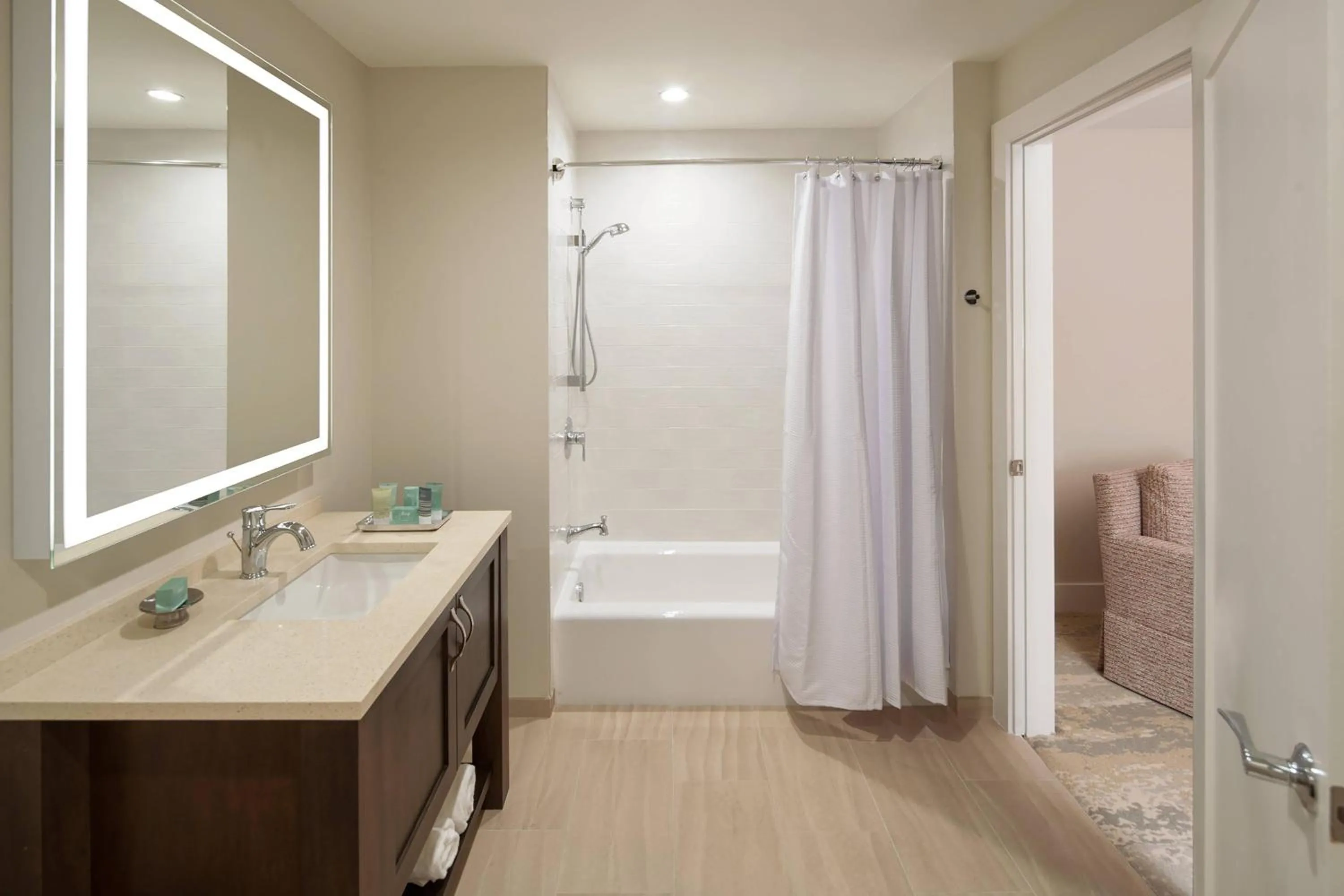 Bathroom in Waterline Villas & Marina, Autograph Collection