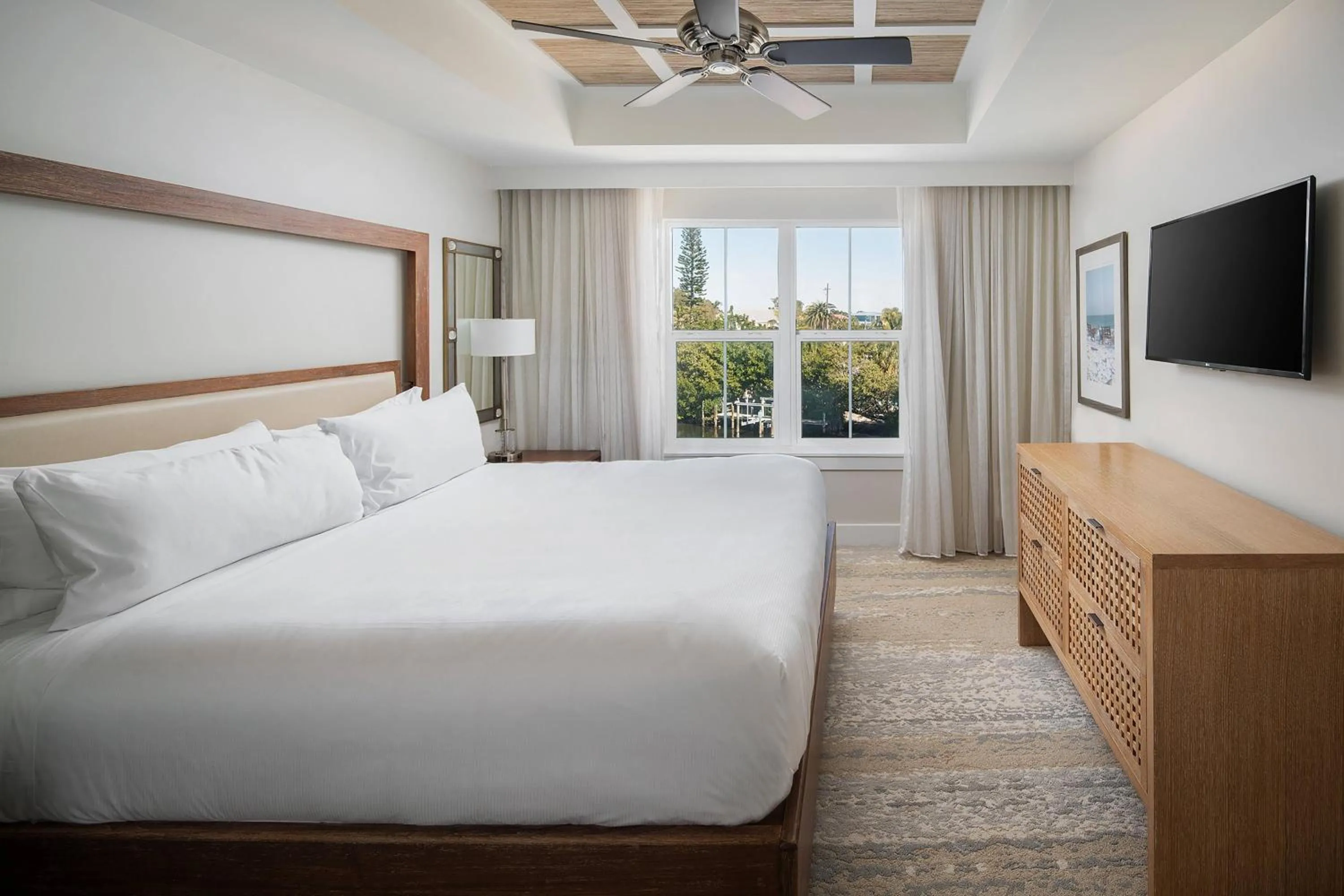 Bedroom, Bed in Waterline Villas & Marina, Autograph Collection