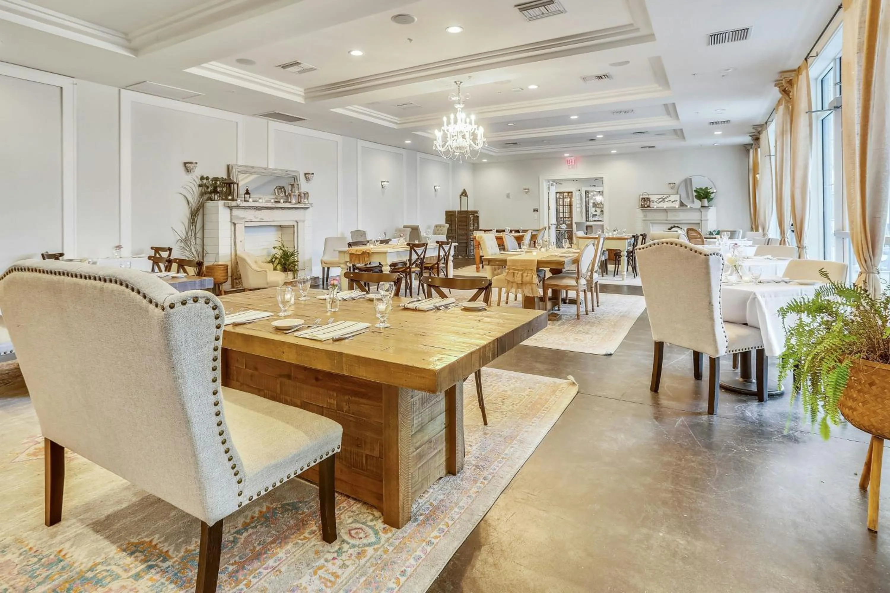 Restaurant/places to eat in Waterline Villas & Marina, Autograph Collection